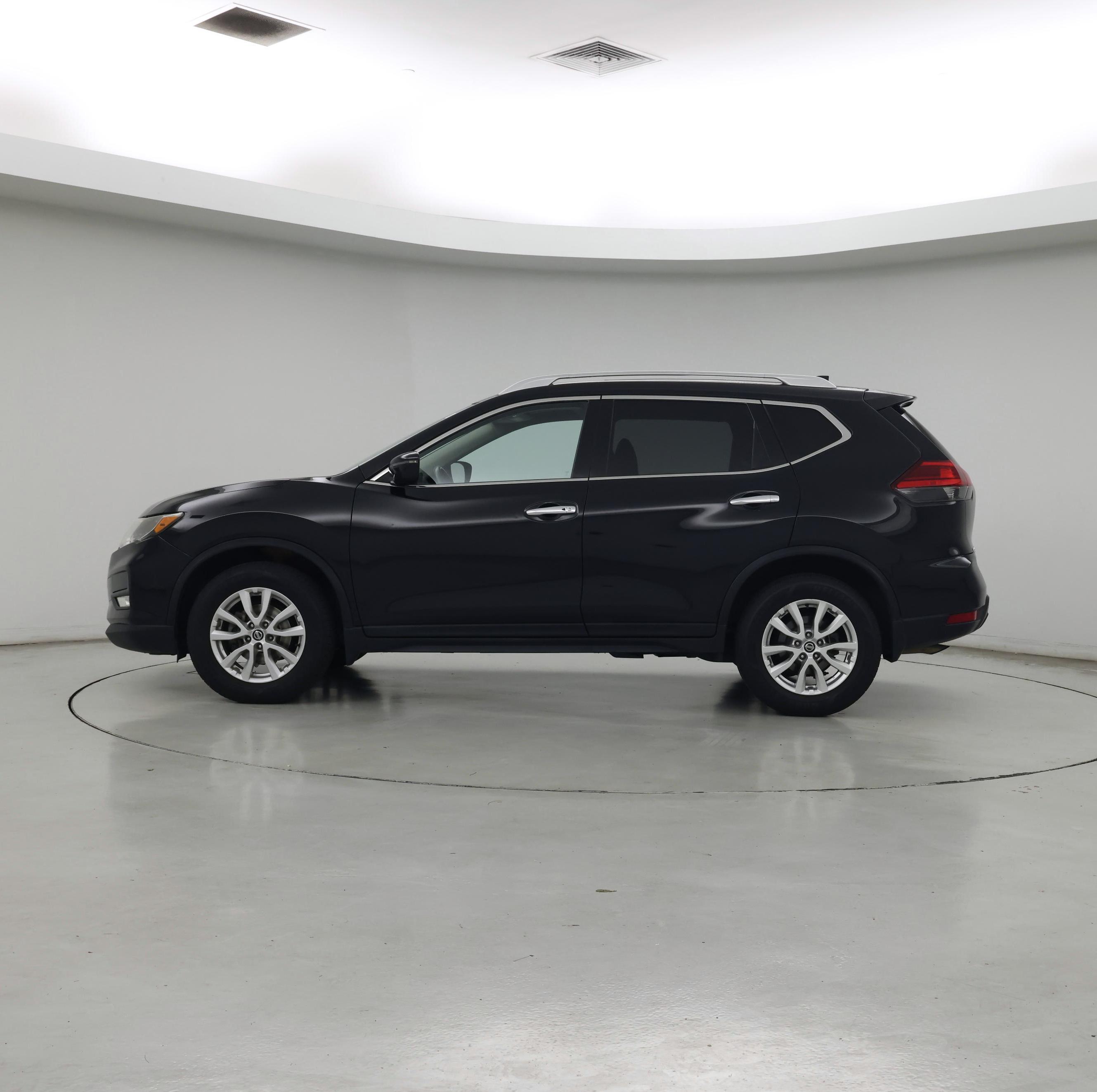 Thumbnail: 2017 Nissan Rogue - 3