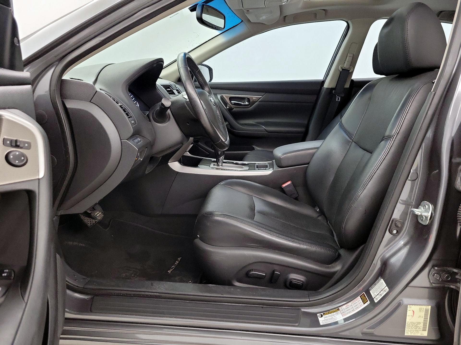 Thumbnail: 2015 Nissan Altima - 11