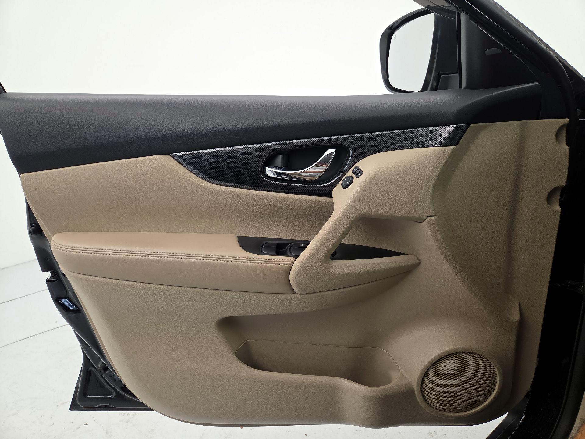 Thumbnail: 2016 Nissan Rogue - 12
