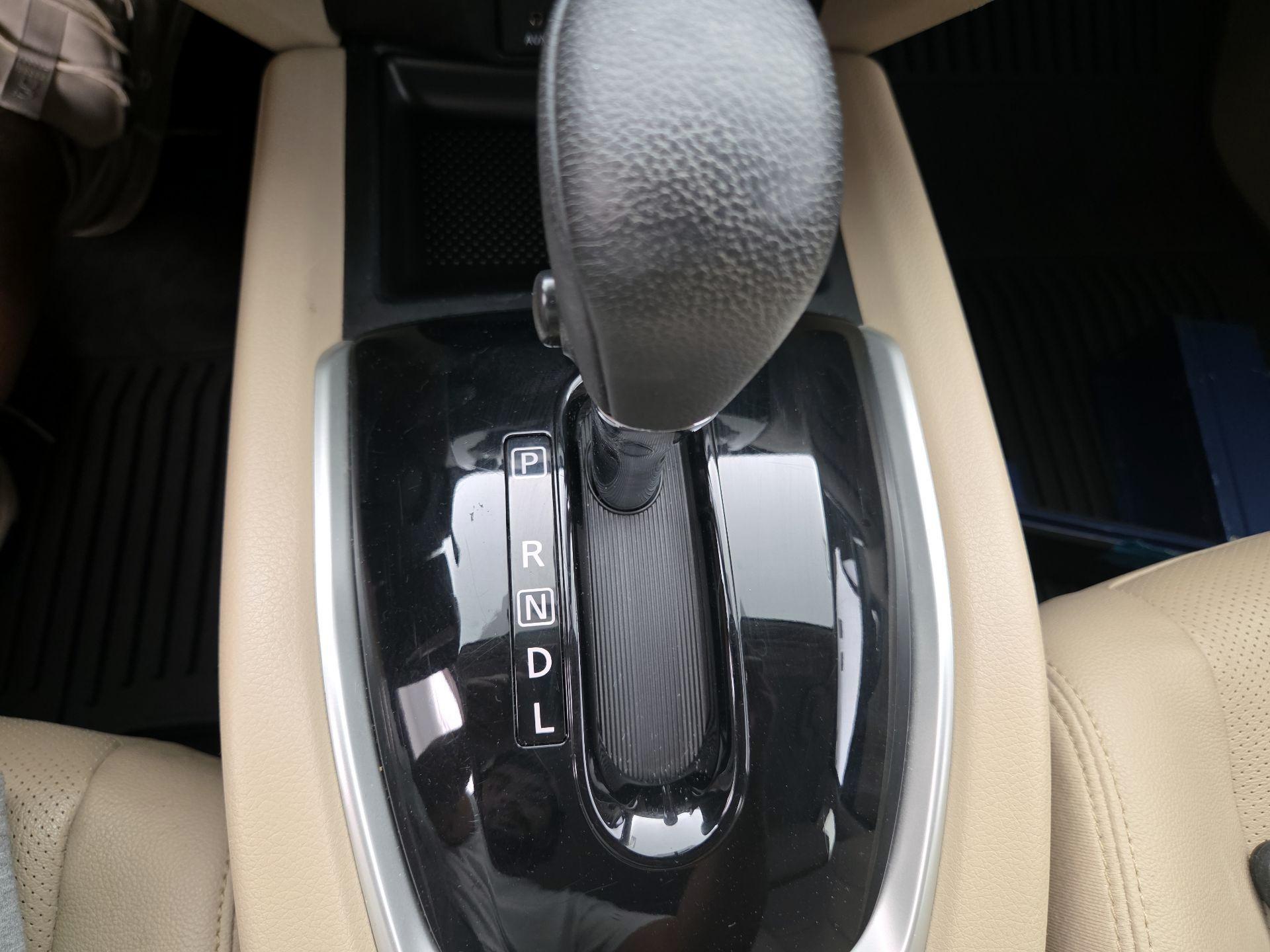 Thumbnail: 2016 Nissan Rogue - 18