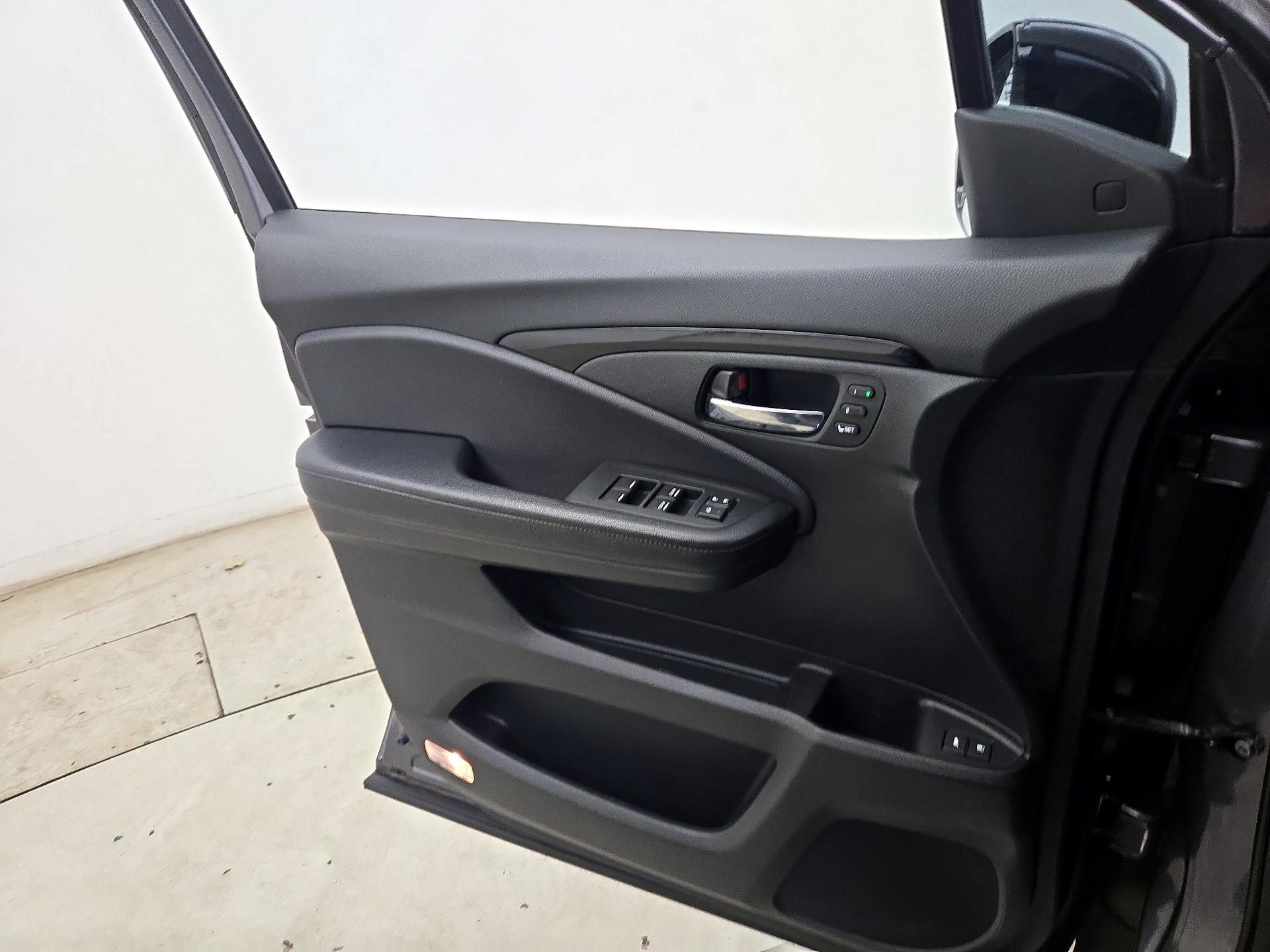 Thumbnail: 2018 Honda Pilot - 12