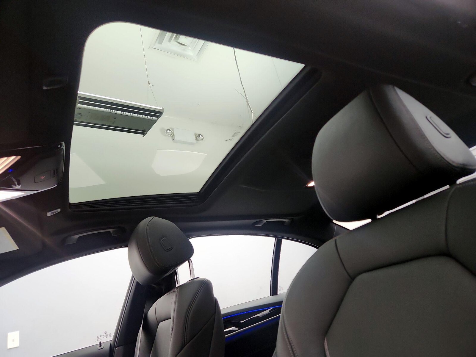 Sunroof(s) & Overhead Airbags
