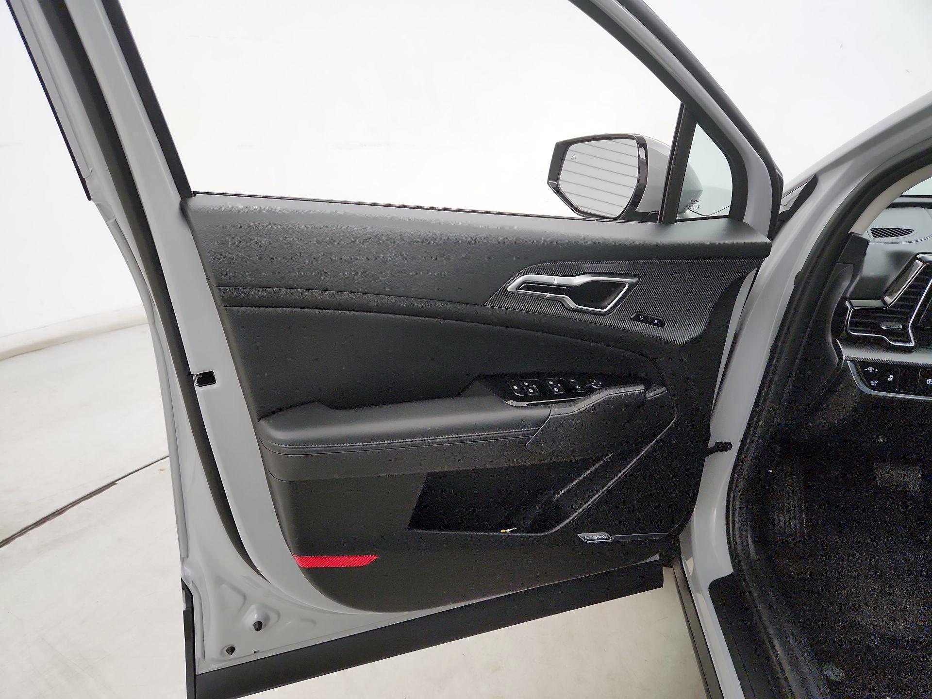 Thumbnail: 2023 Kia Sportage - 12