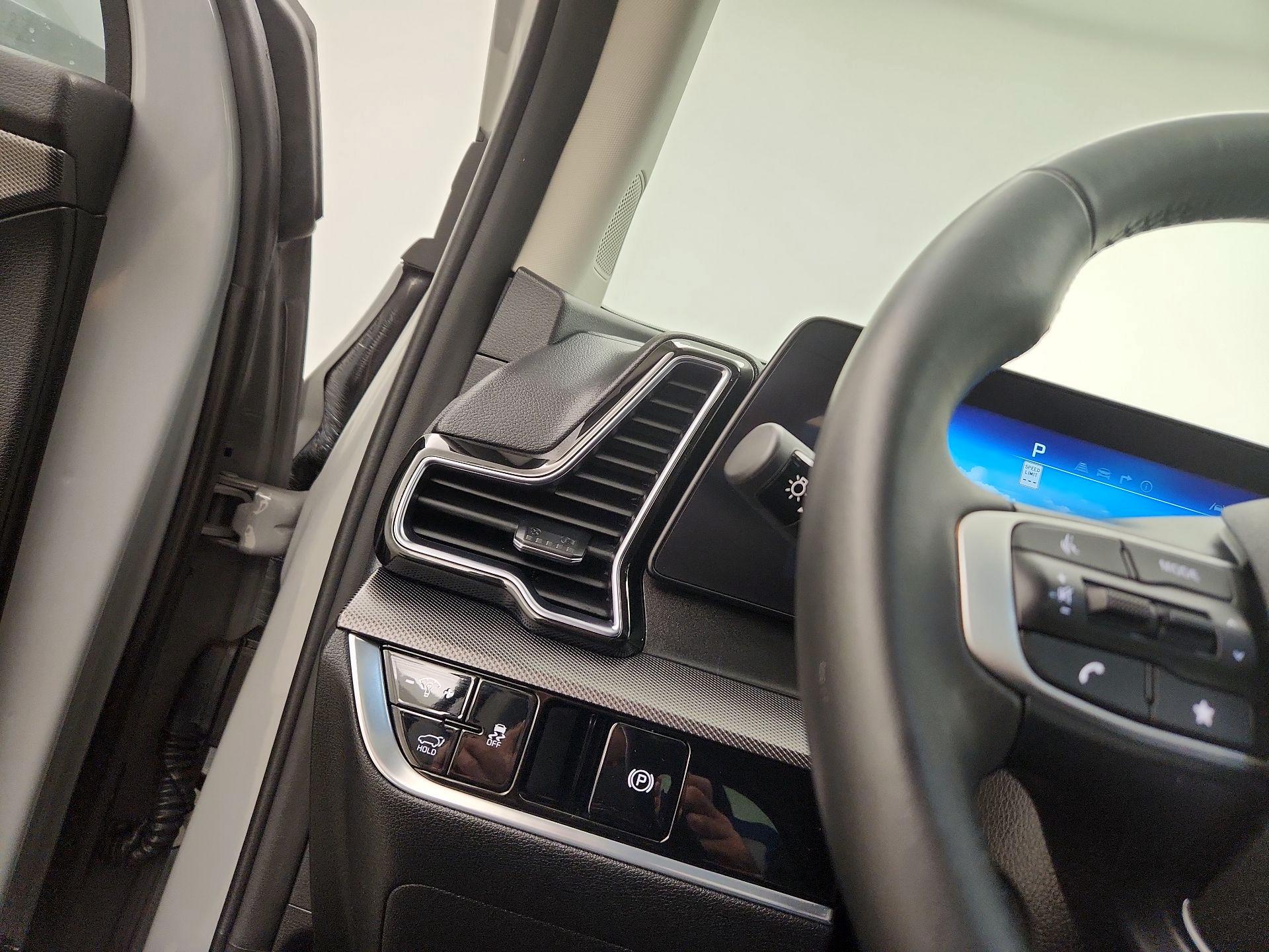 Thumbnail: 2023 Kia Sportage - 13