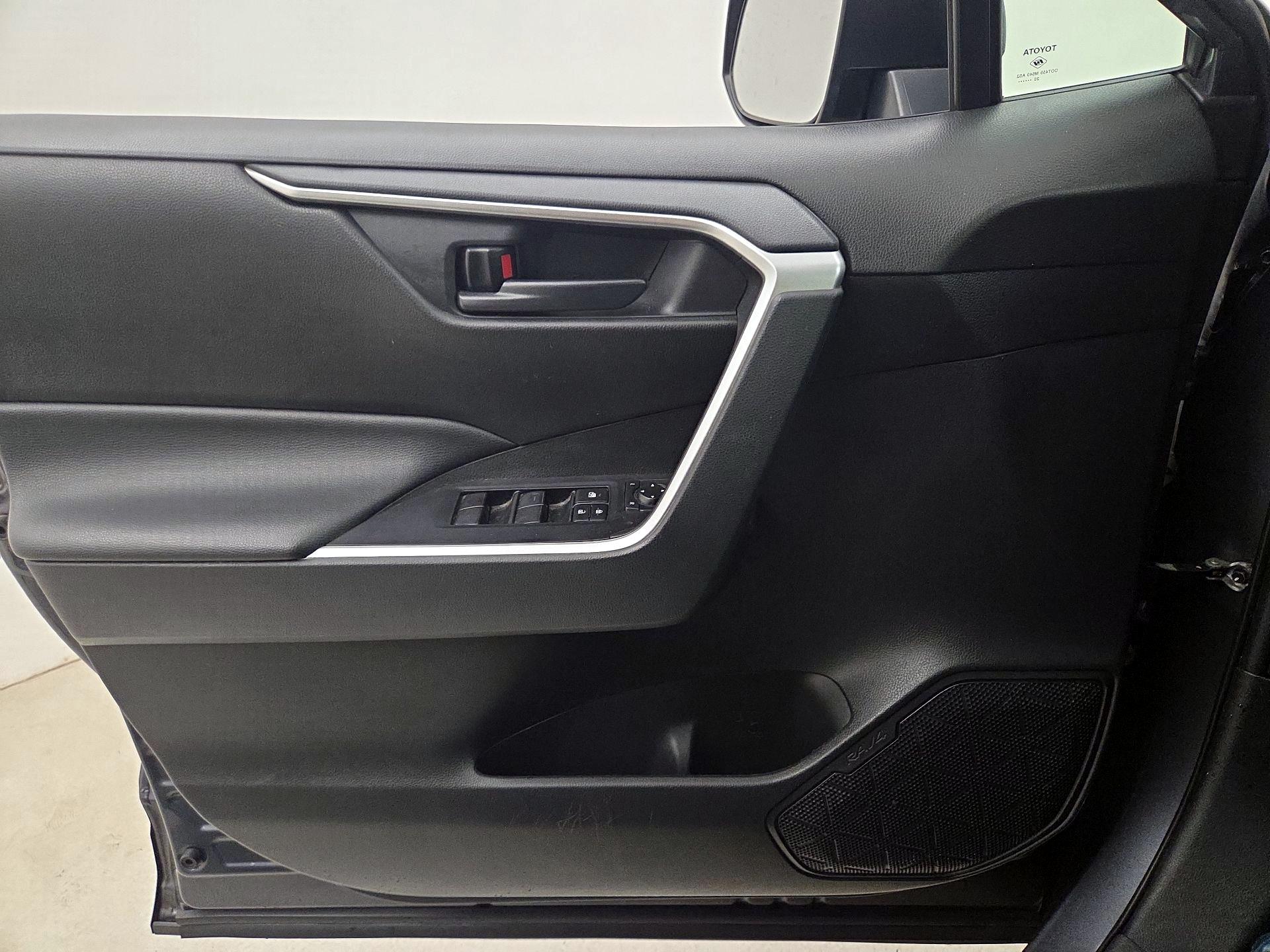 Thumbnail: 2021 Toyota RAV4 - 12