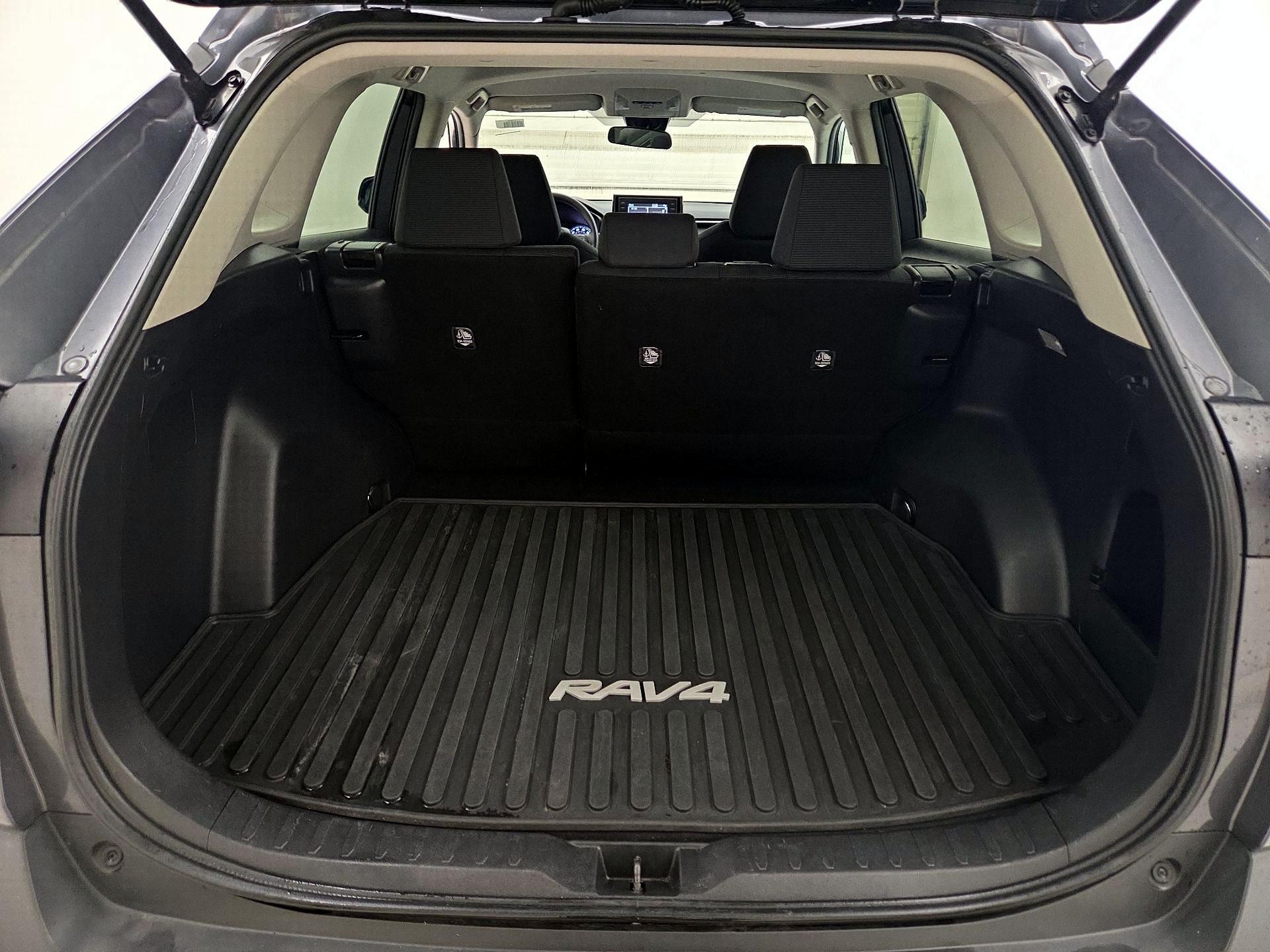 Thumbnail: 2021 Toyota RAV4 - 20