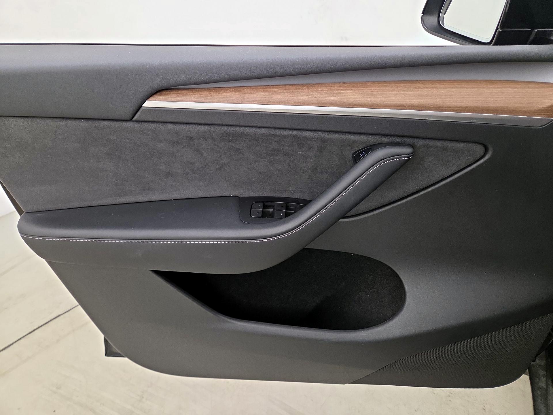 Thumbnail: 2023 Tesla Model Y - 12