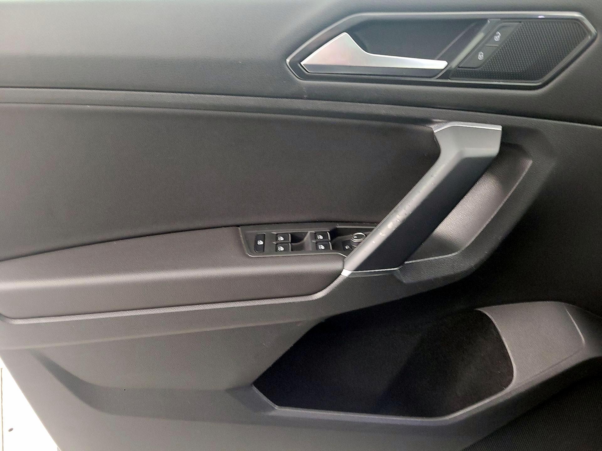 Thumbnail: 2018 Volkswagen Tiguan - 12