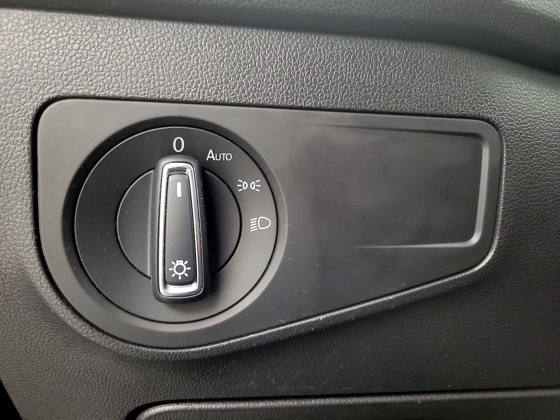 Thumbnail: 2018 Volkswagen Tiguan - 13