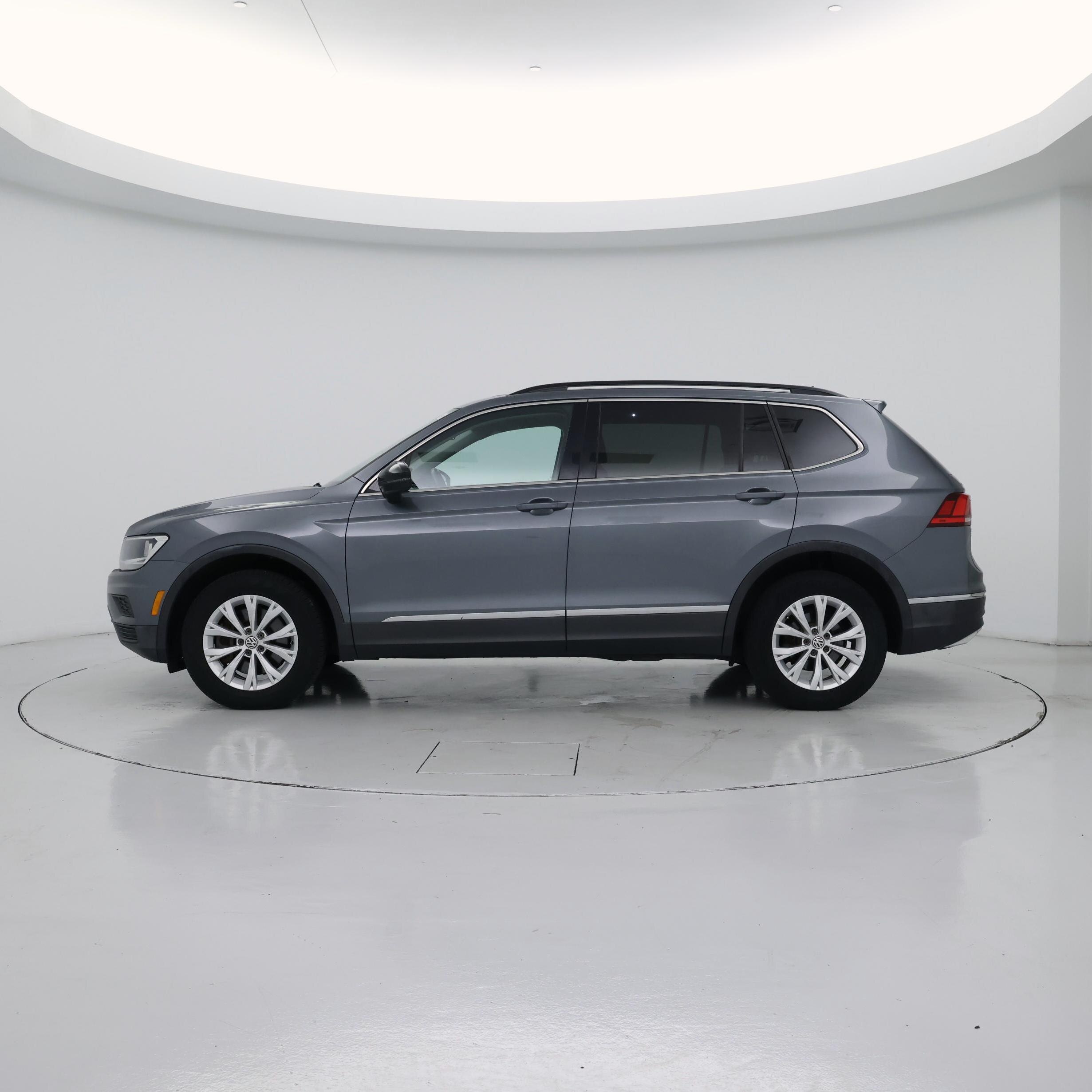 Thumbnail: 2018 Volkswagen Tiguan - 3