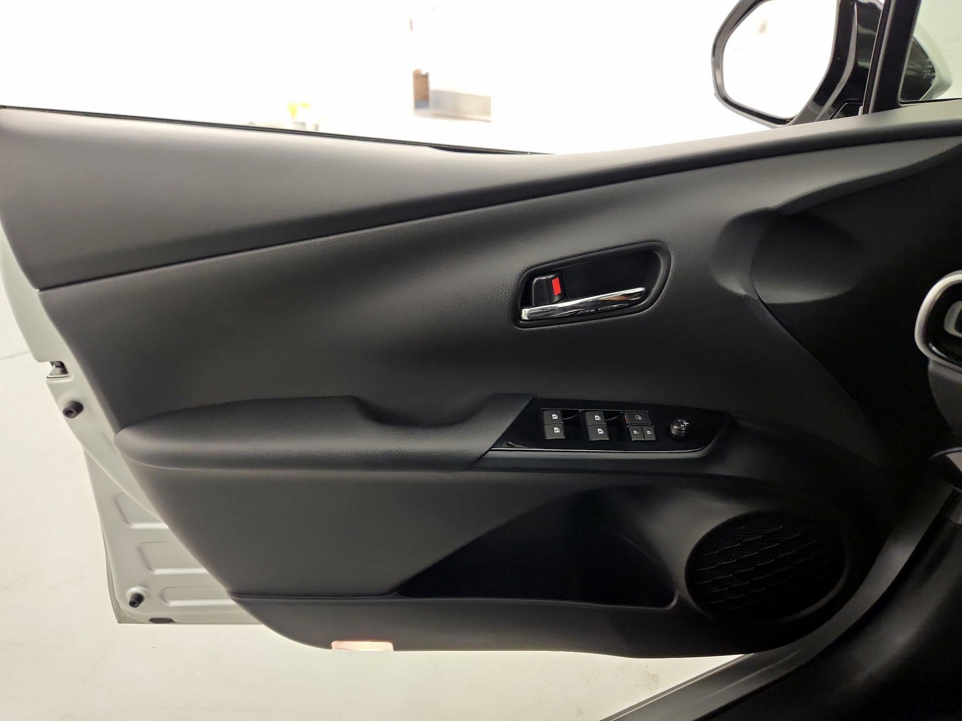 Thumbnail: 2017 Toyota Prius Prime - 12