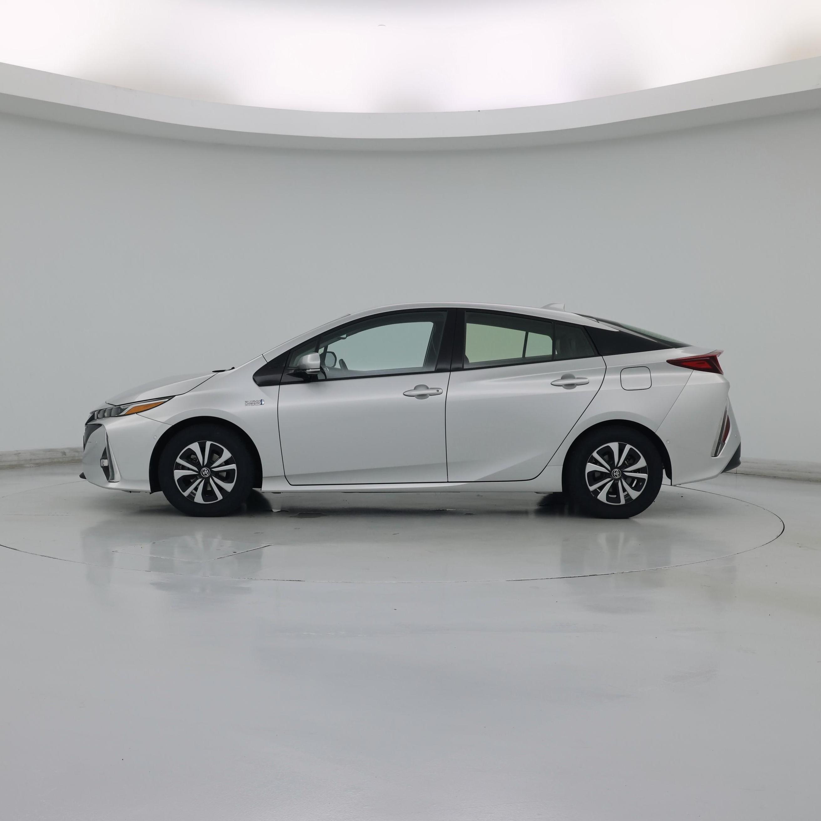 Thumbnail: 2017 Toyota Prius Prime - 3