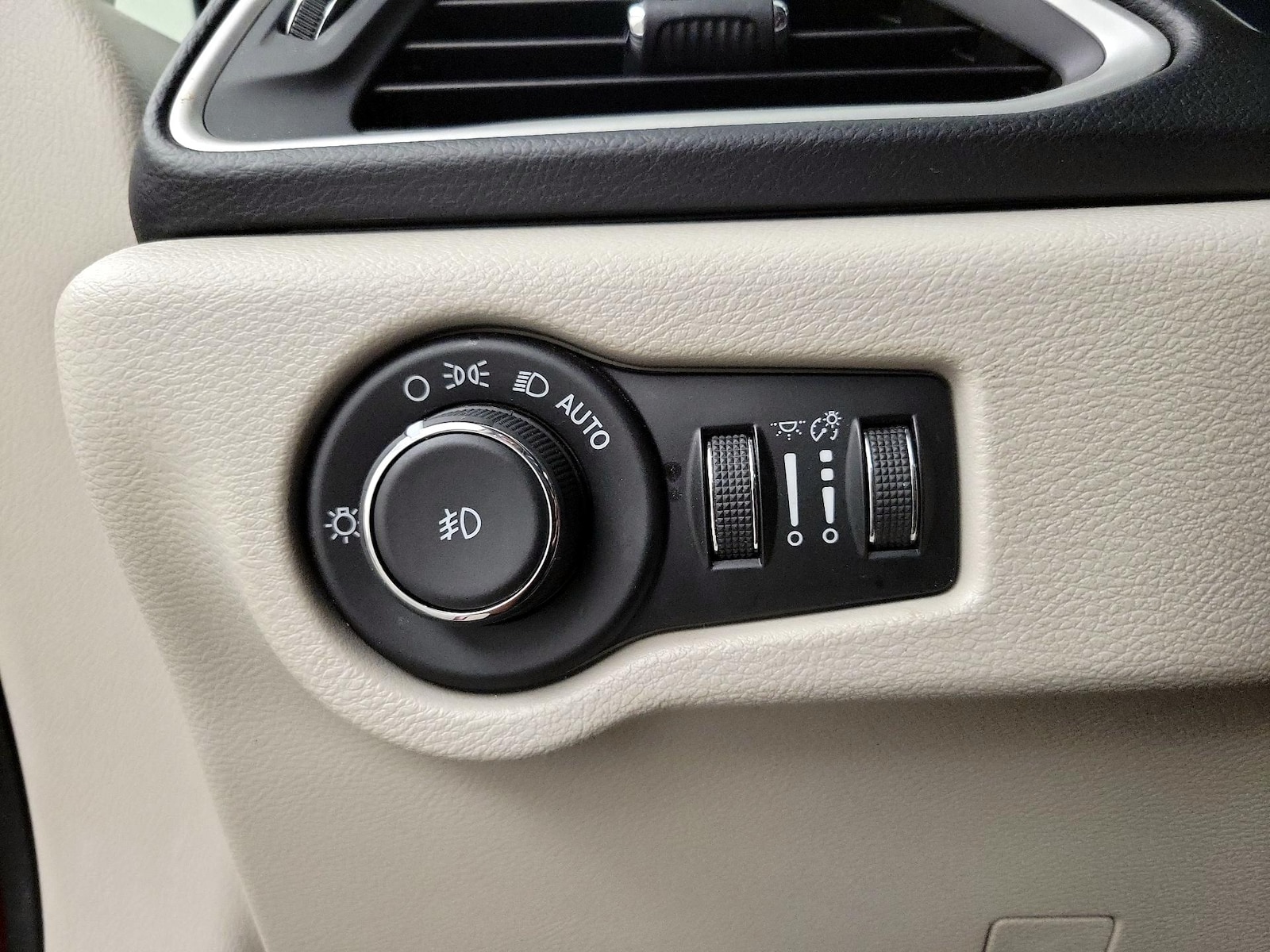 2017 Chrysler Pacifica Touring-L - Photo 14