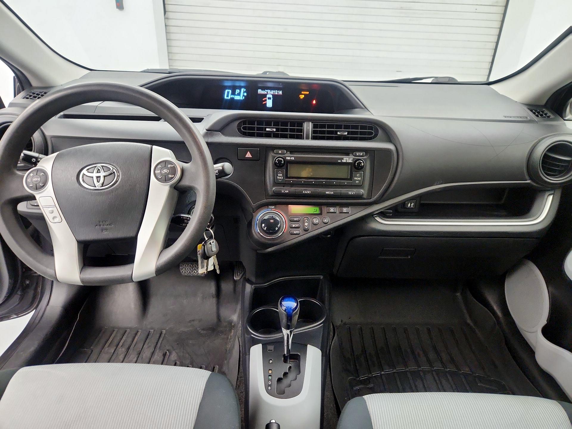 Thumbnail: 2014 Toyota Prius c - 9
