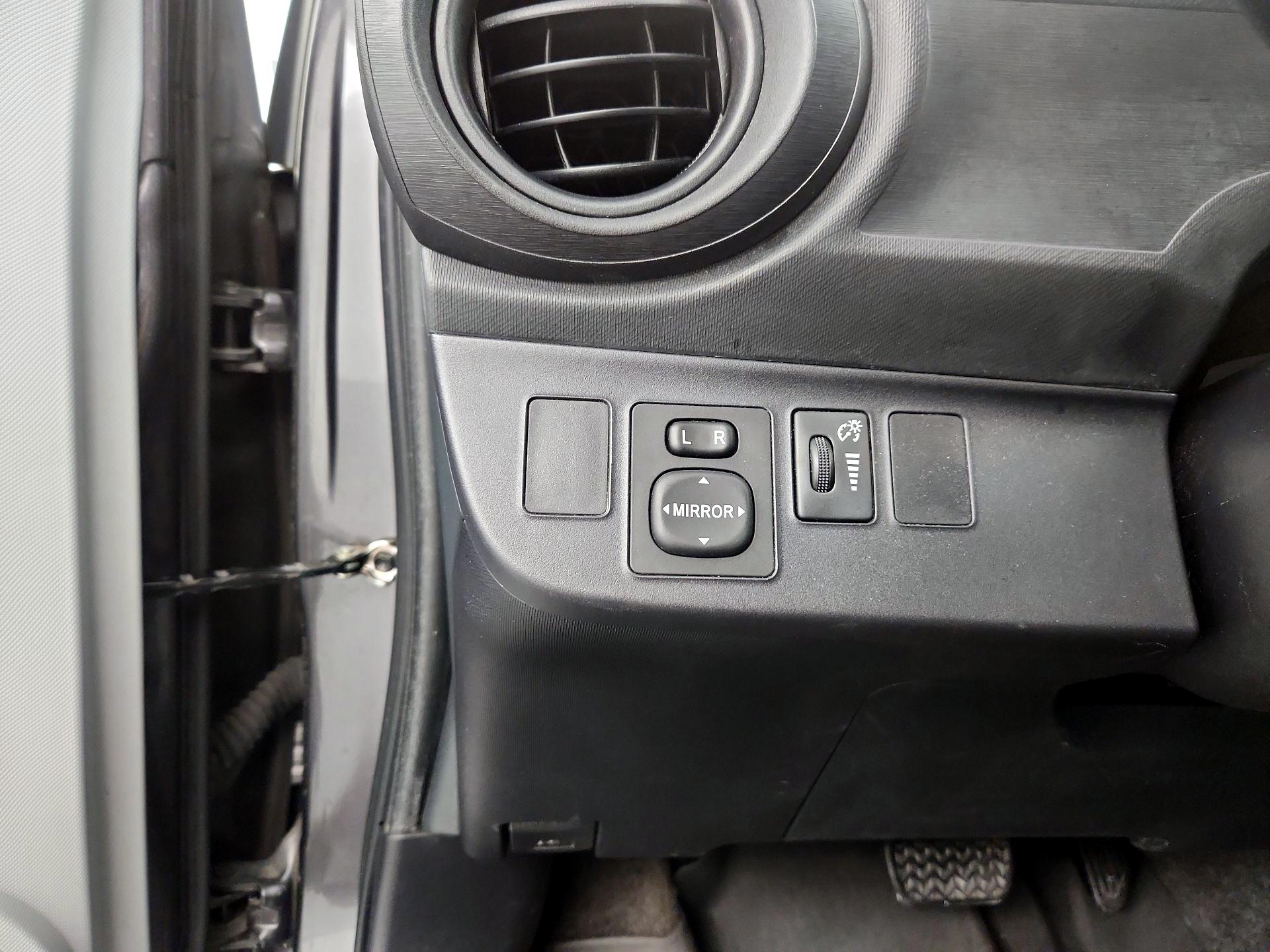 Thumbnail: 2014 Toyota Prius c - 13
