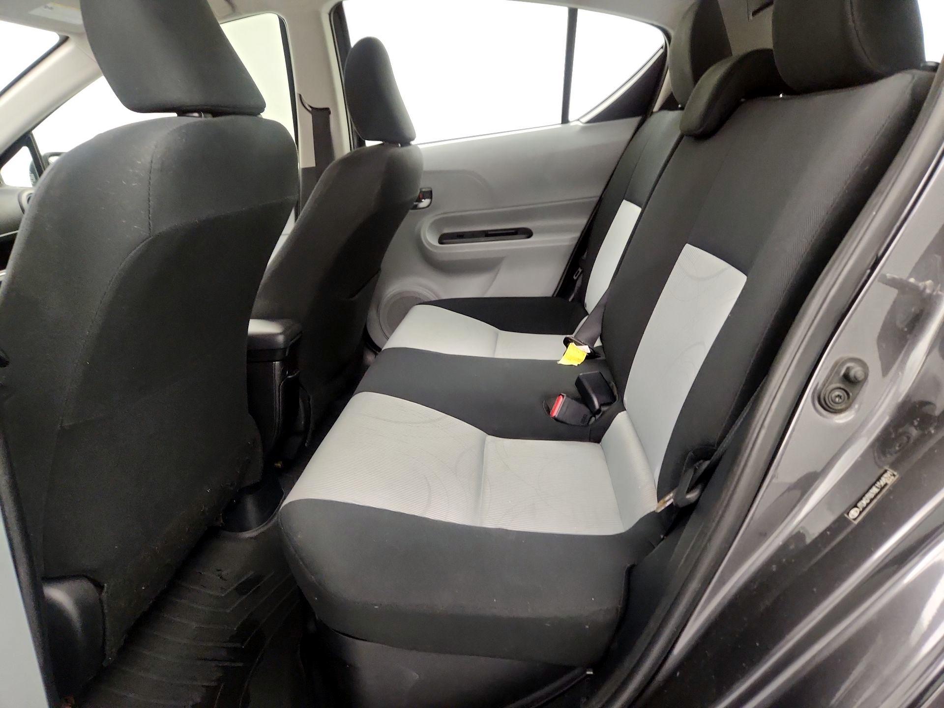 Thumbnail: 2014 Toyota Prius c - 18