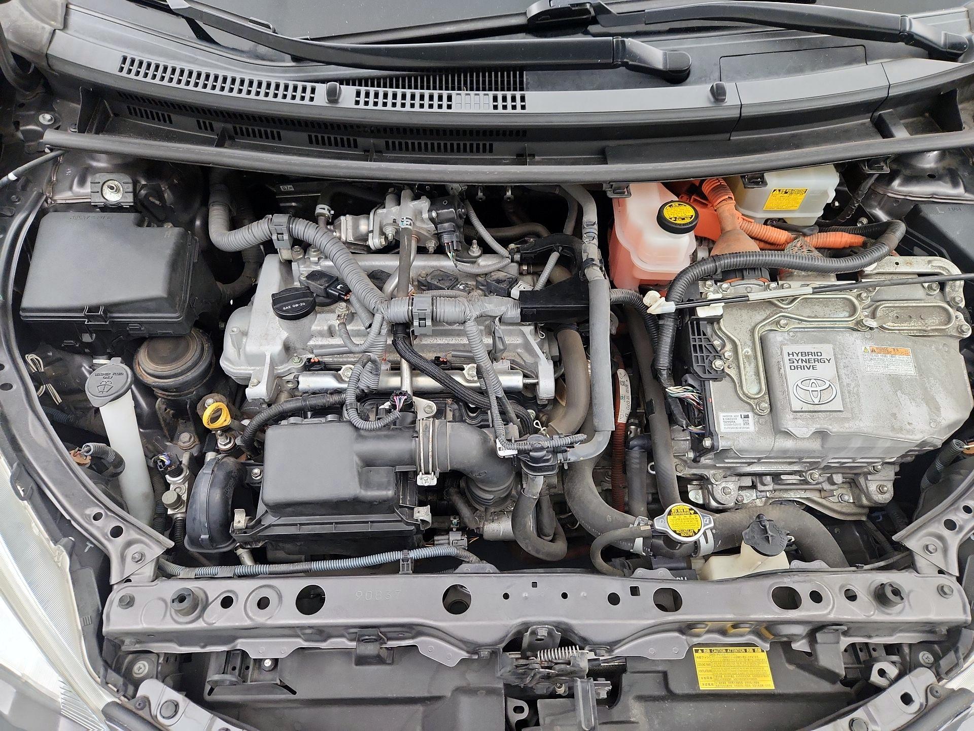 Thumbnail: 2014 Toyota Prius c - 20