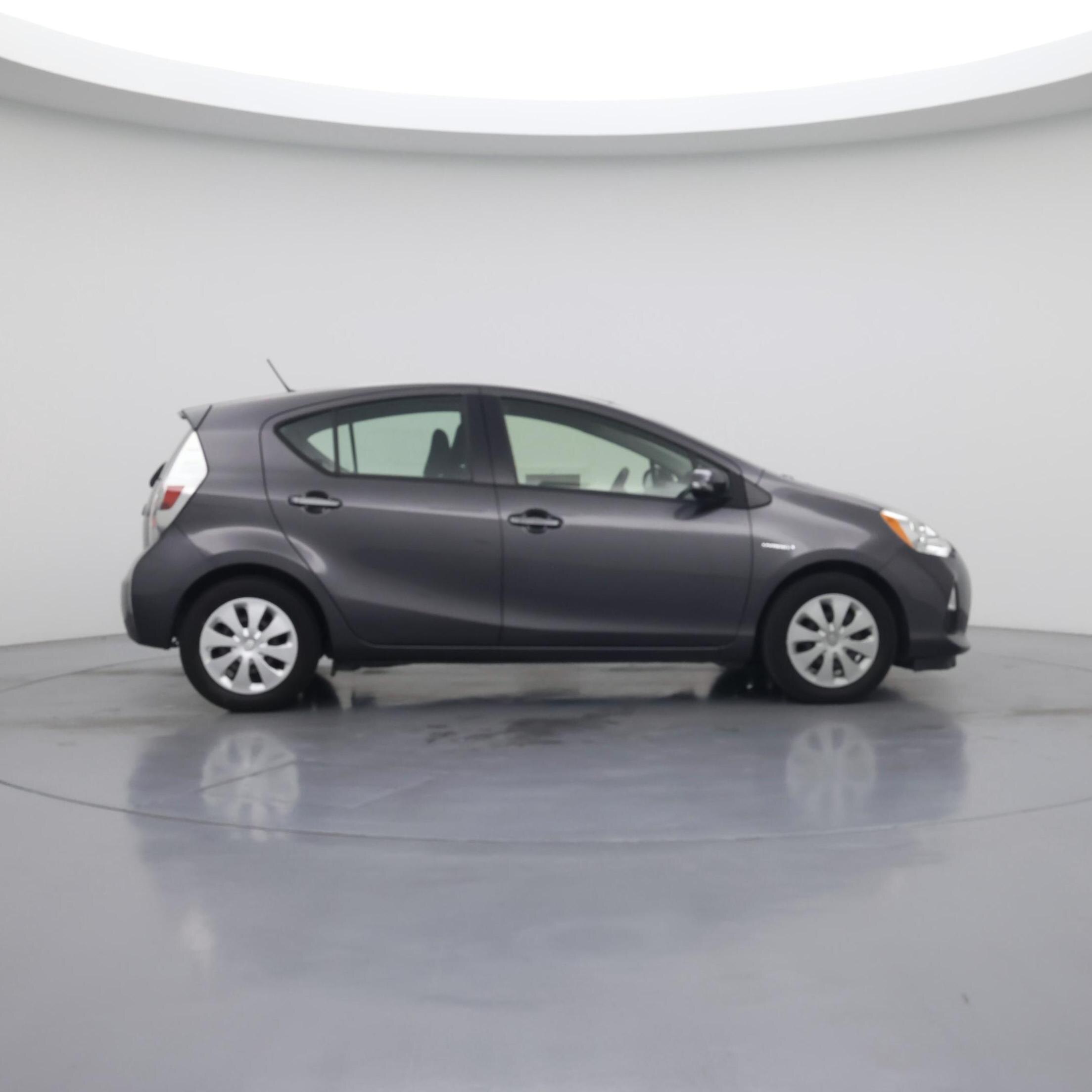 Thumbnail: 2014 Toyota Prius c - 7