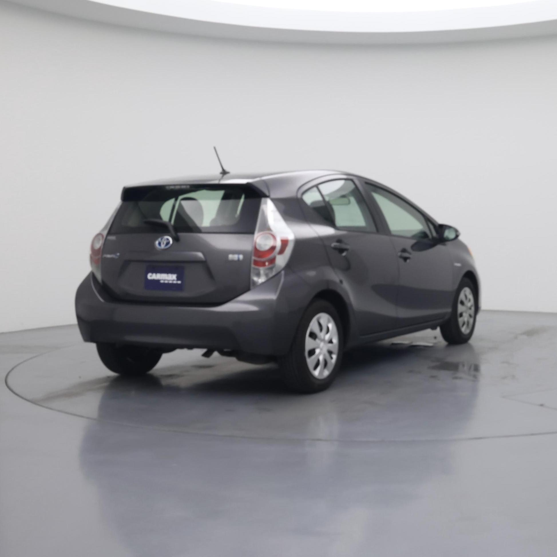Thumbnail: 2014 Toyota Prius c - 8