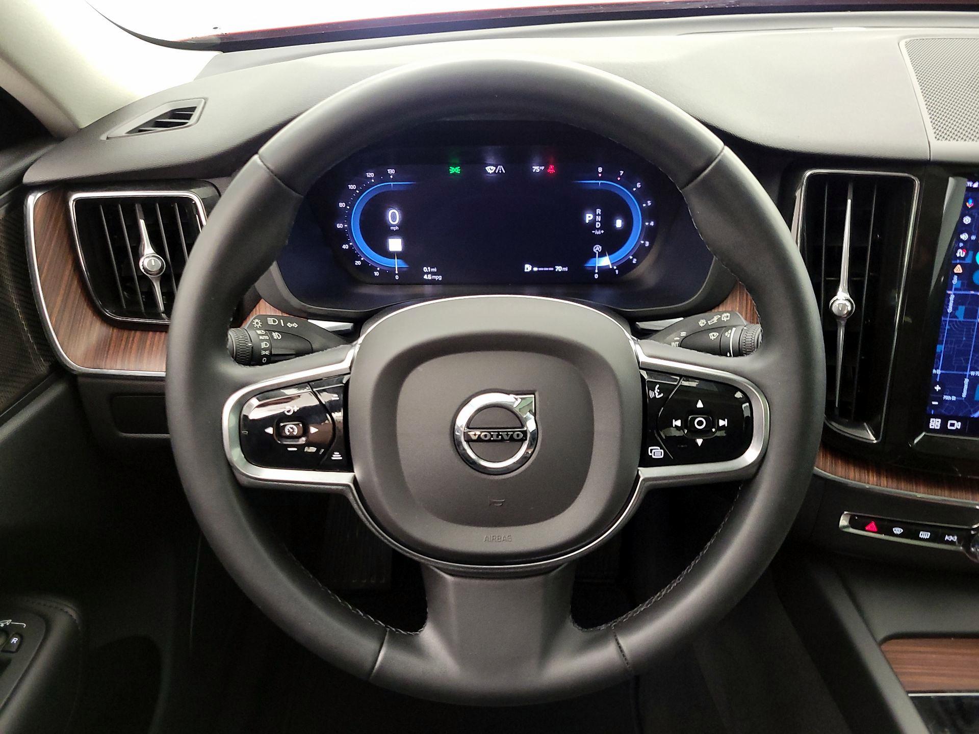 Thumbnail: 2023 Volvo XC60 - 10