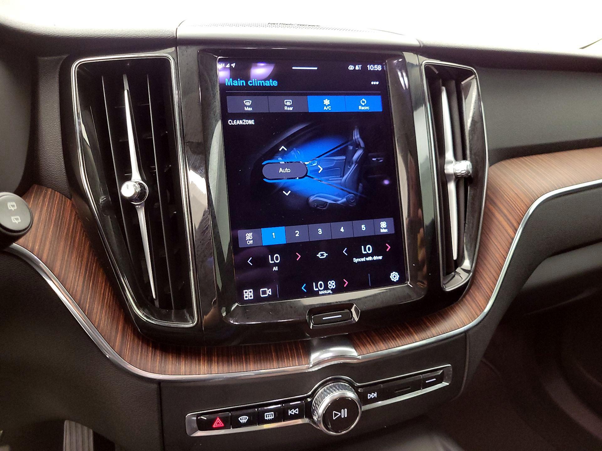 Thumbnail: 2023 Volvo XC60 - 17