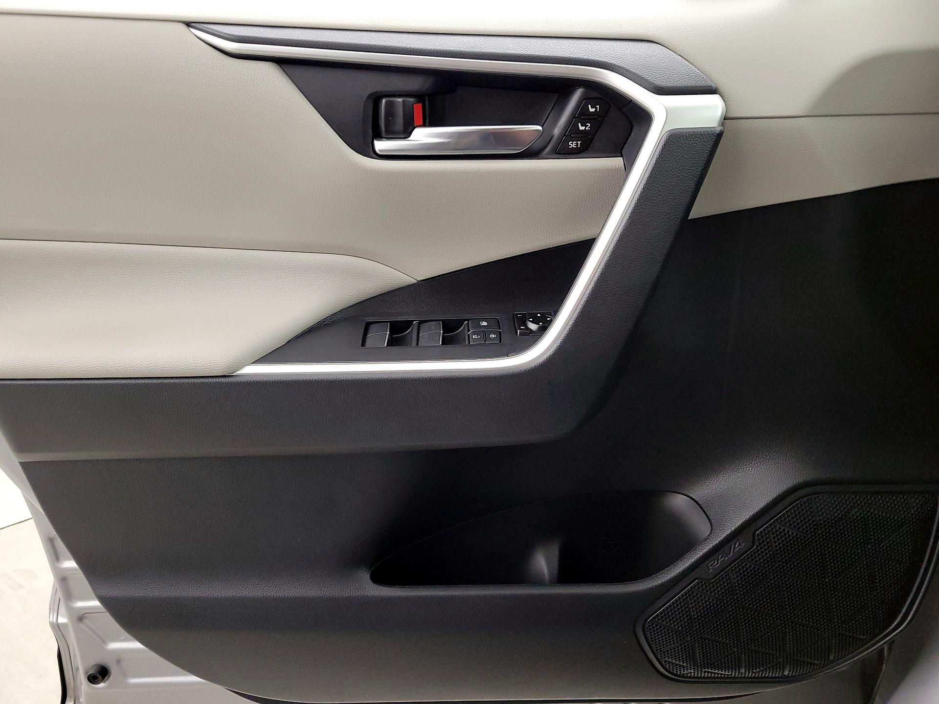 Thumbnail: 2021 Toyota RAV4 - 12