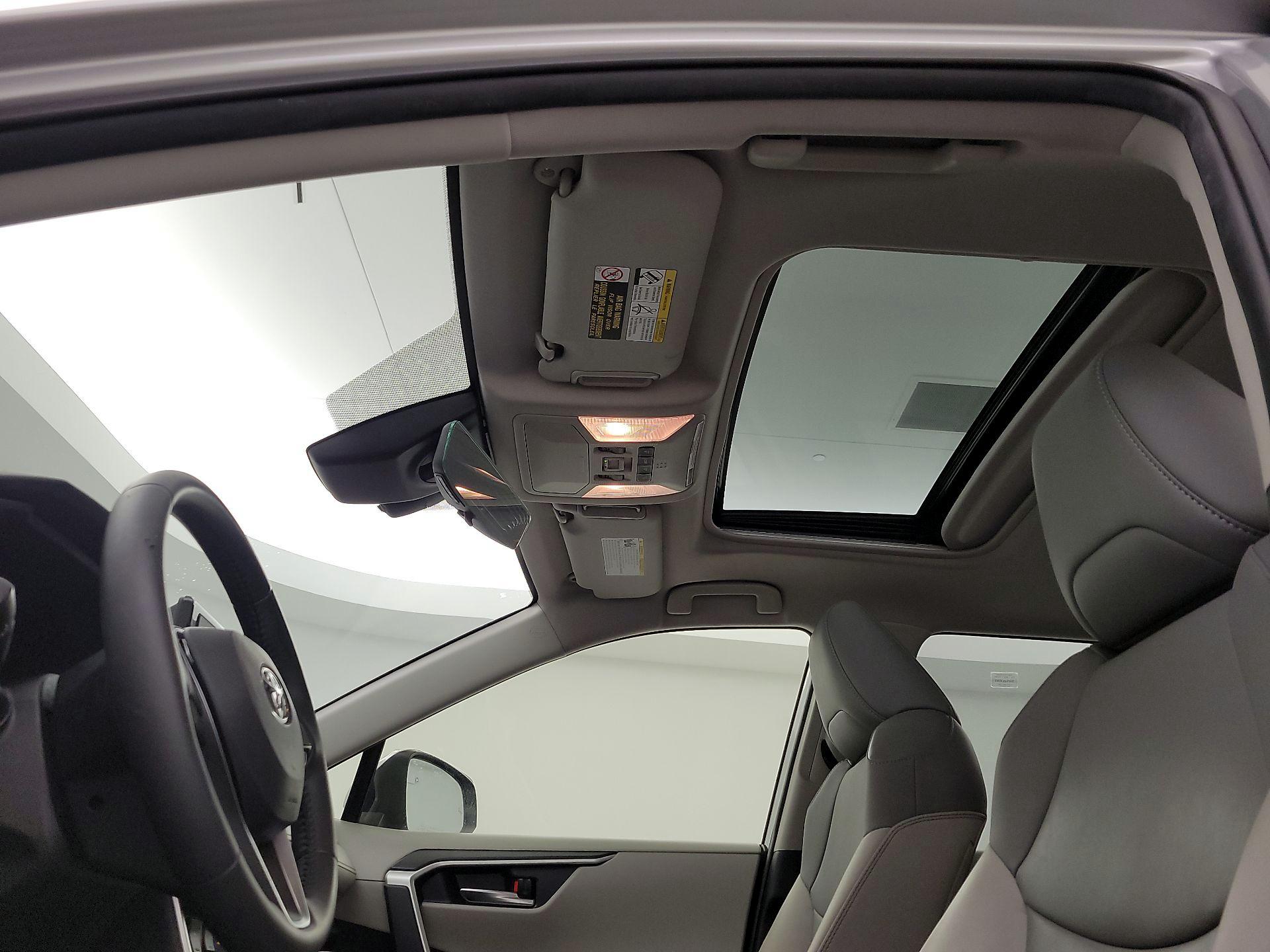 Thumbnail: 2021 Toyota RAV4 - 19