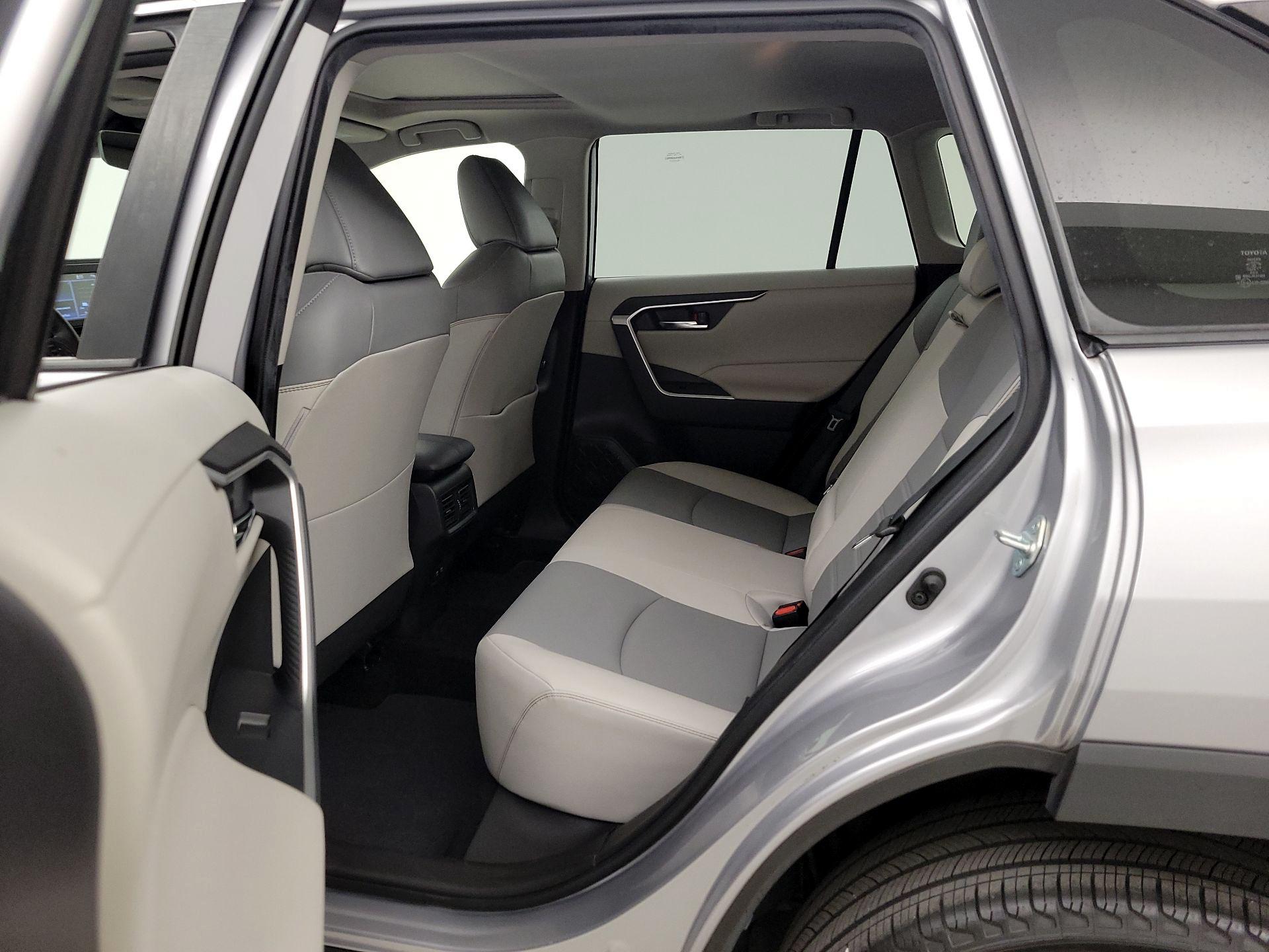 Thumbnail: 2021 Toyota RAV4 - 20