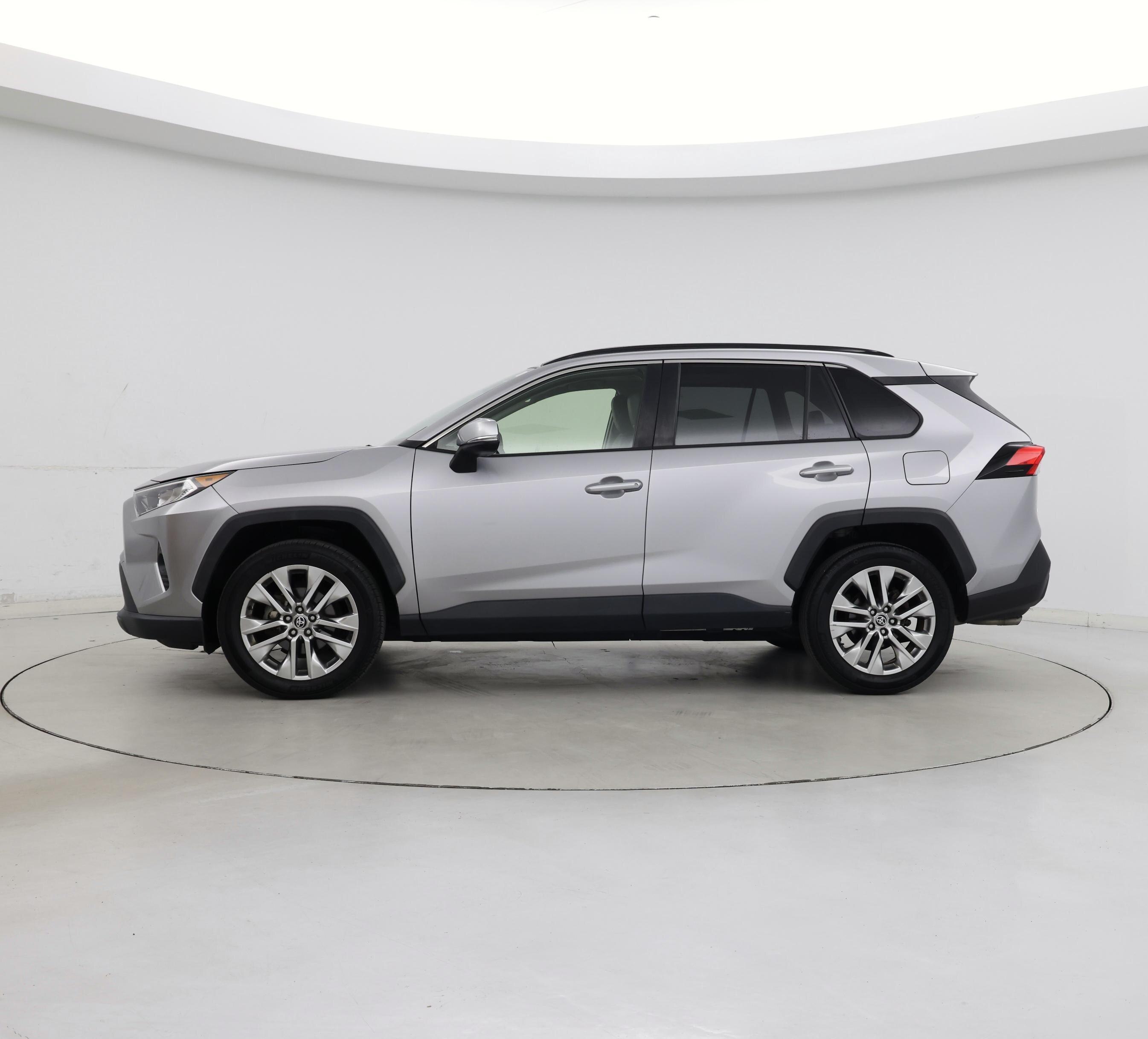 Thumbnail: 2021 Toyota RAV4 - 3