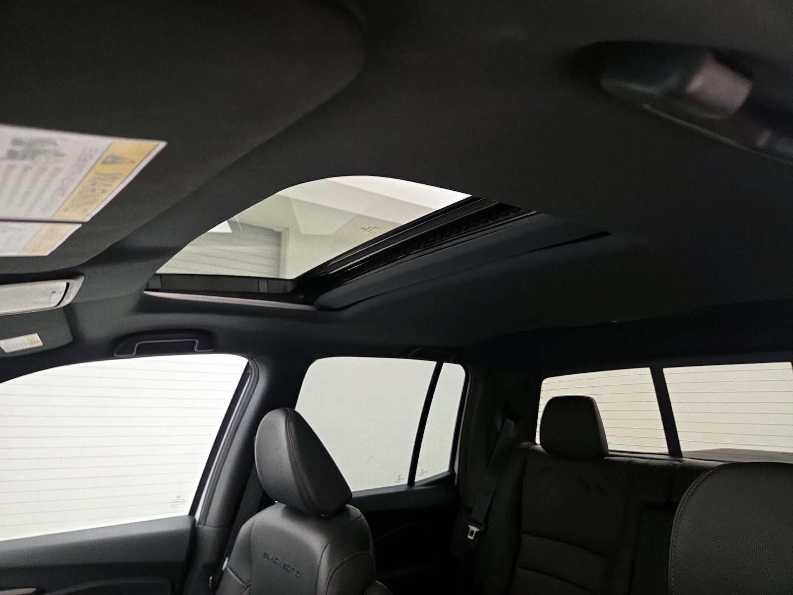Sunroof(s) & Overhead Airbags