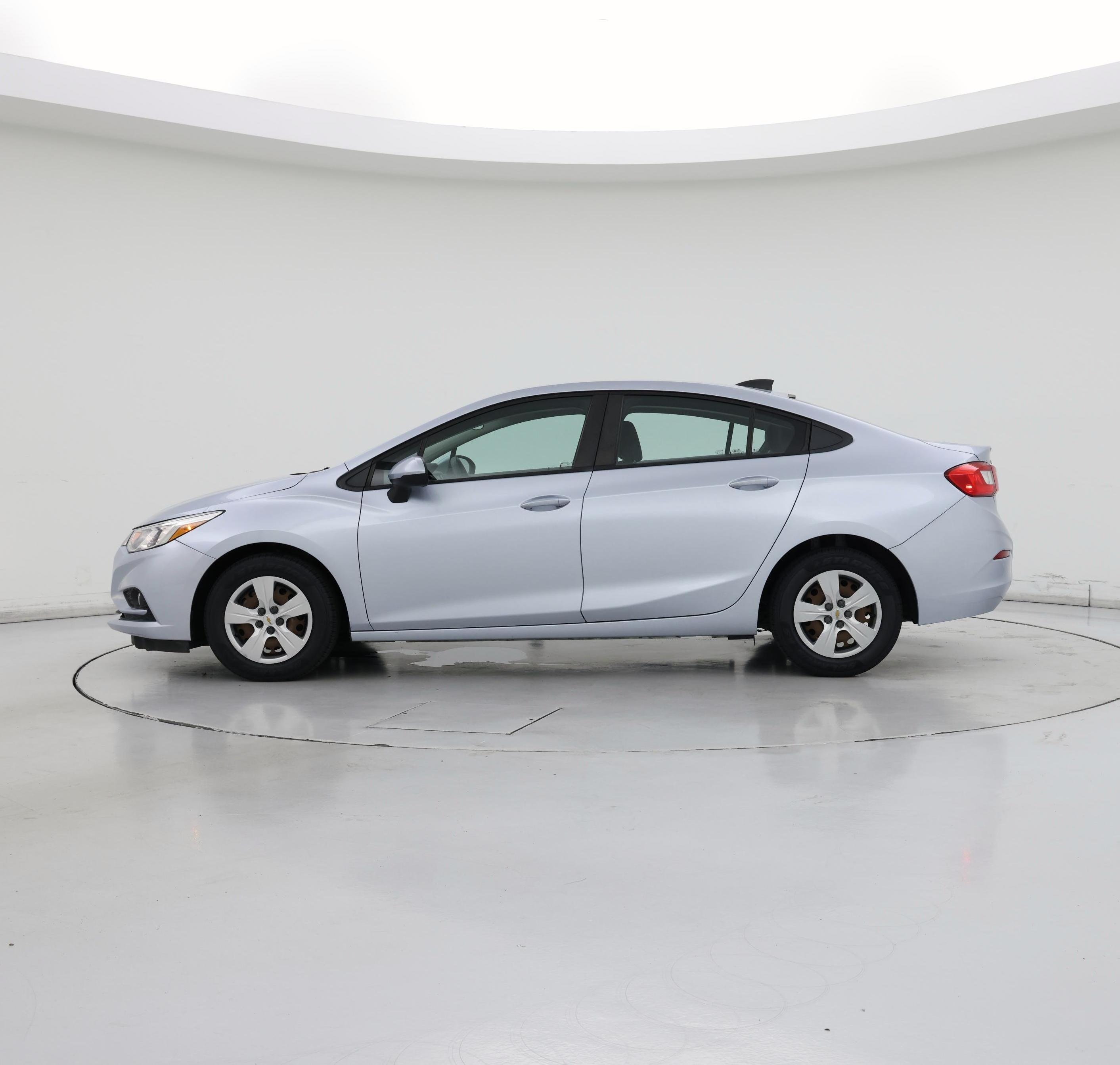 Thumbnail: 2018 Chevrolet Cruze - 3