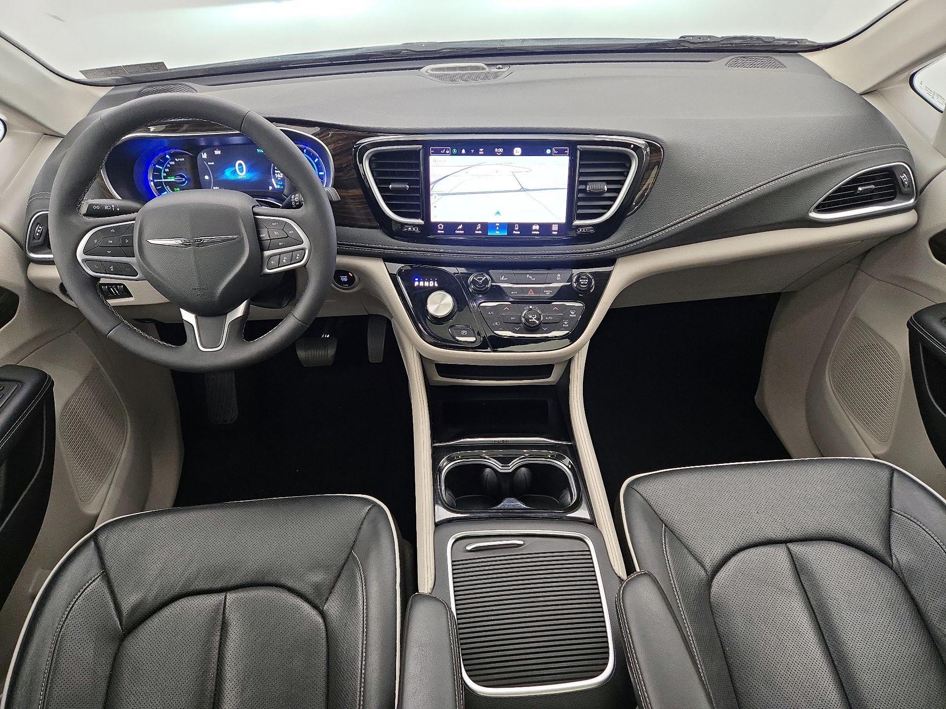 Thumbnail: 2023 Chrysler Pacifica - 9