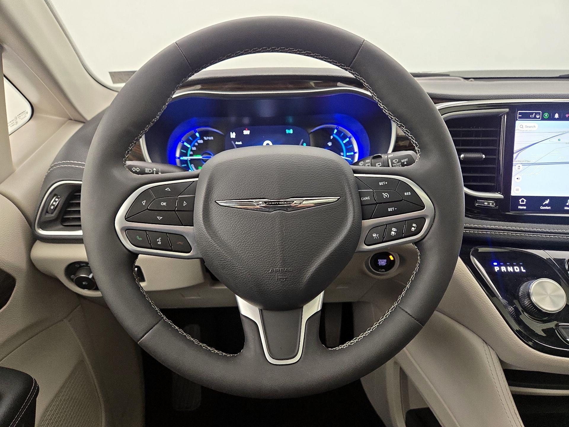 Thumbnail: 2023 Chrysler Pacifica - 10
