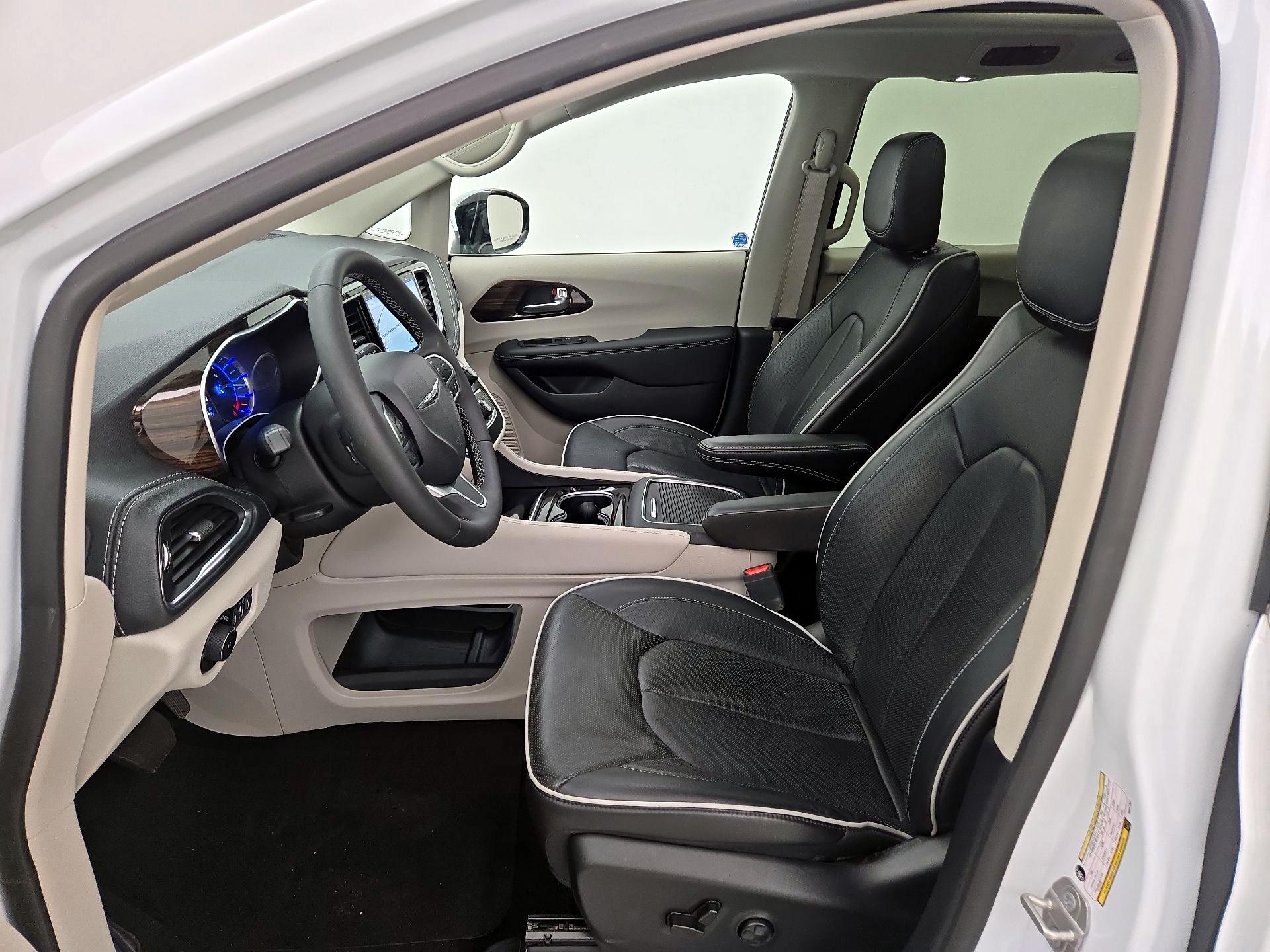 Thumbnail: 2023 Chrysler Pacifica - 11