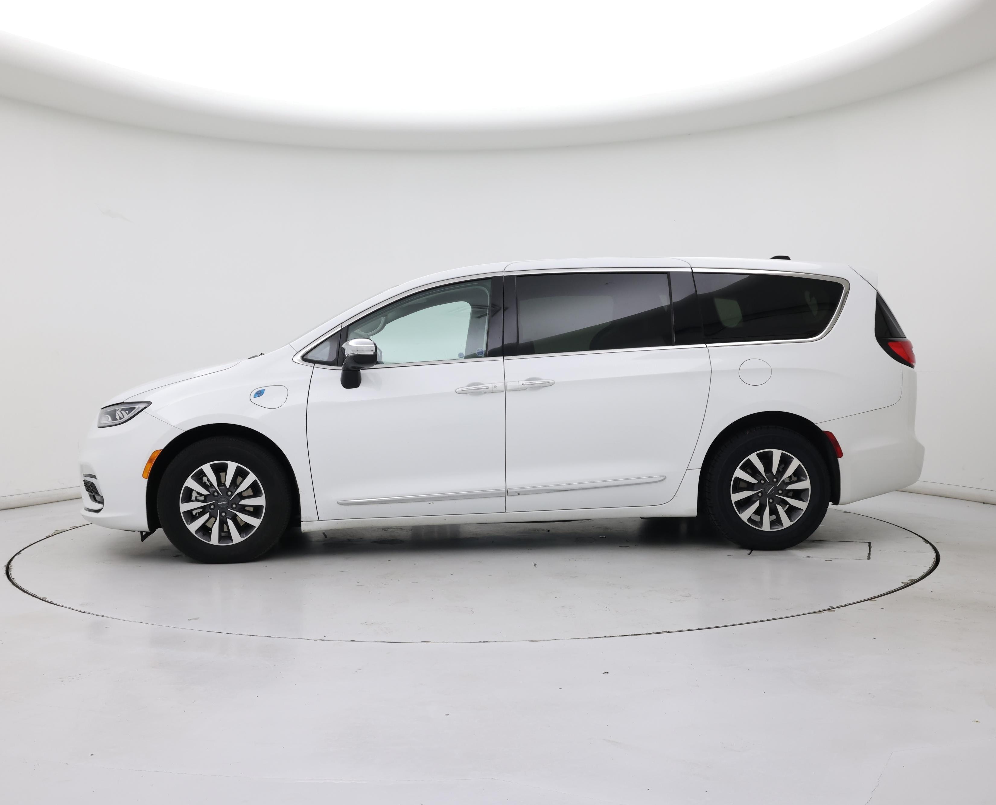 Thumbnail: 2023 Chrysler Pacifica - 3