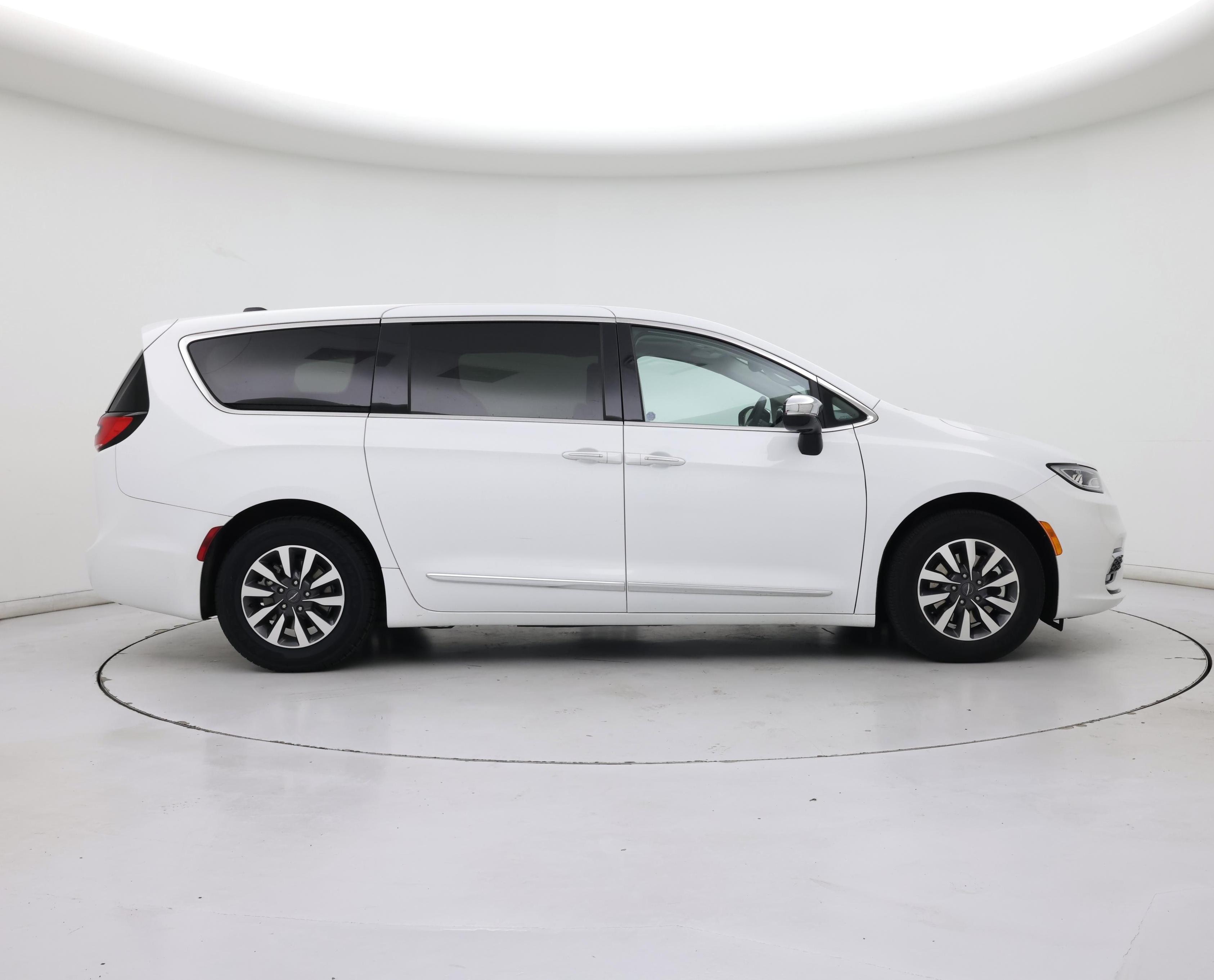 Thumbnail: 2023 Chrysler Pacifica - 7