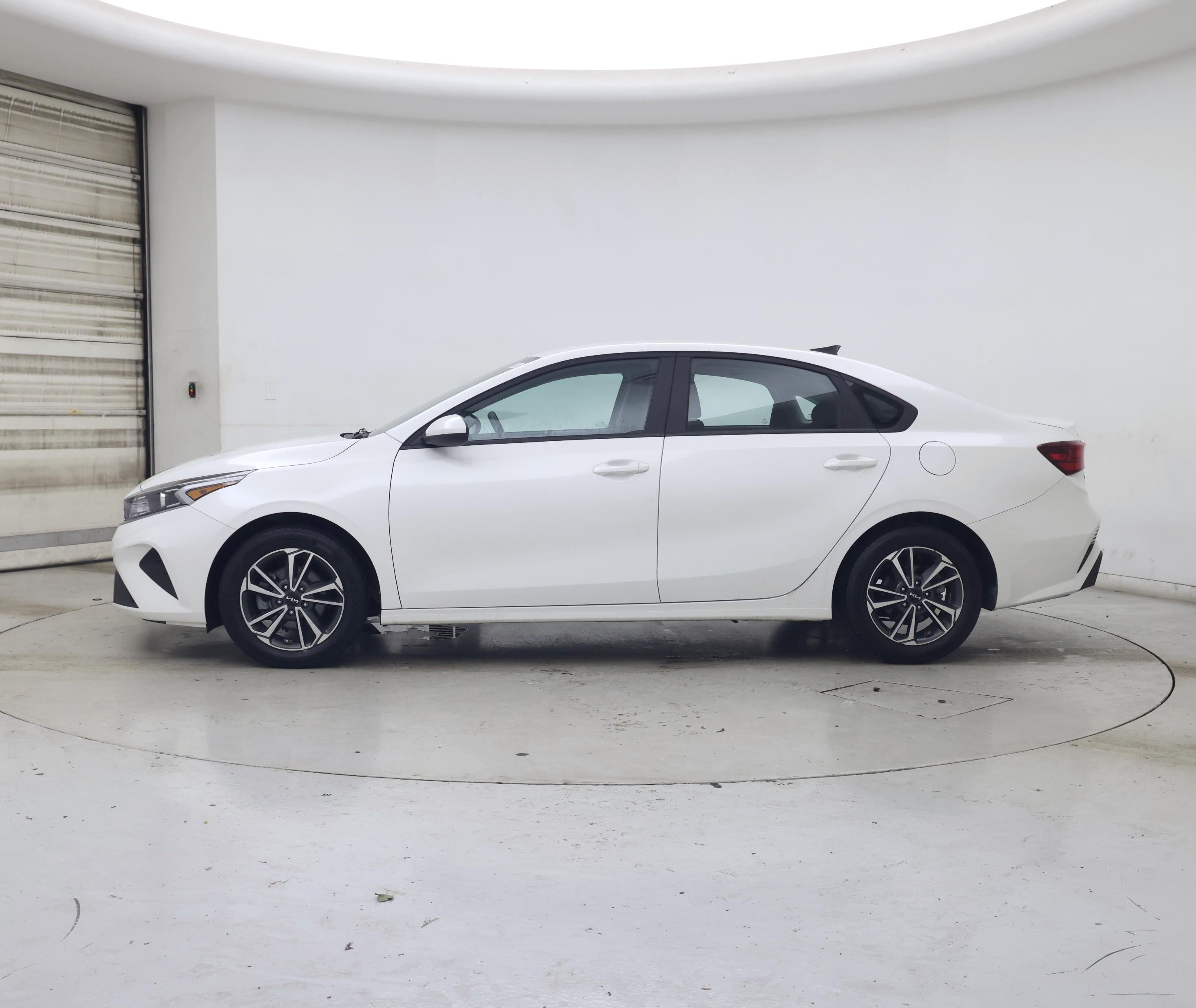 Thumbnail: 2023 Kia Forte - 3