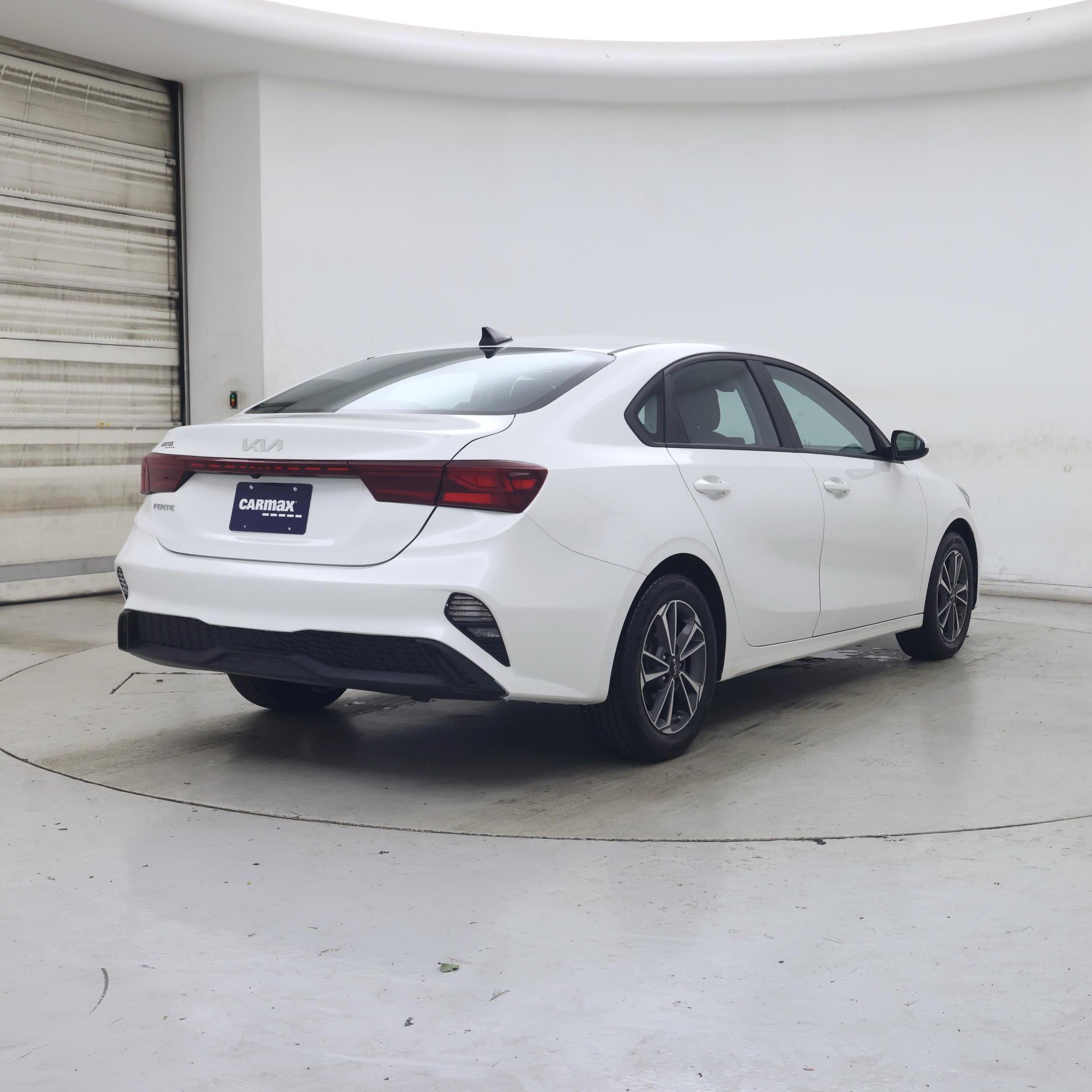 Thumbnail: 2023 Kia Forte - 8