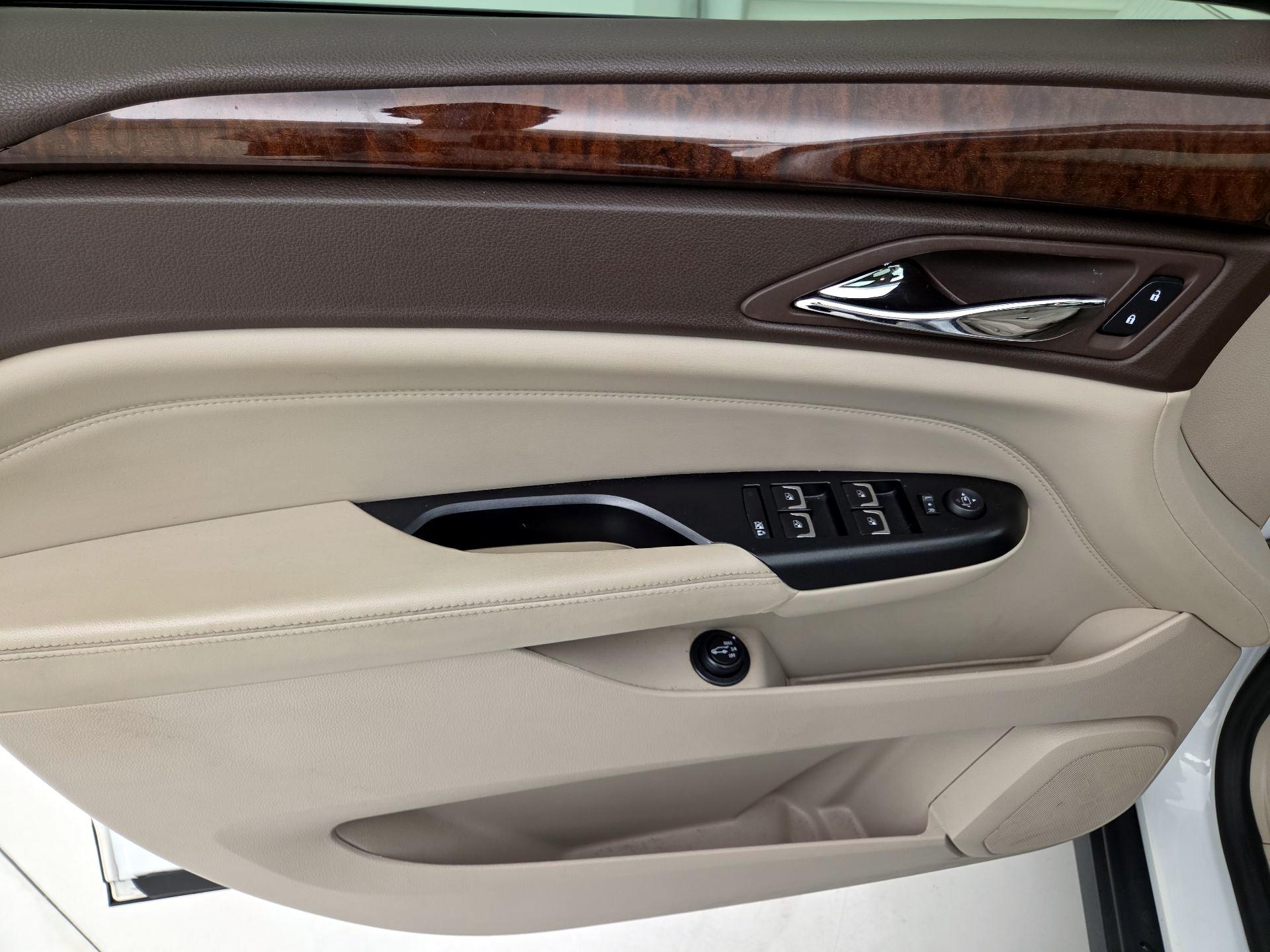 Thumbnail: 2016 Cadillac SRX - 12