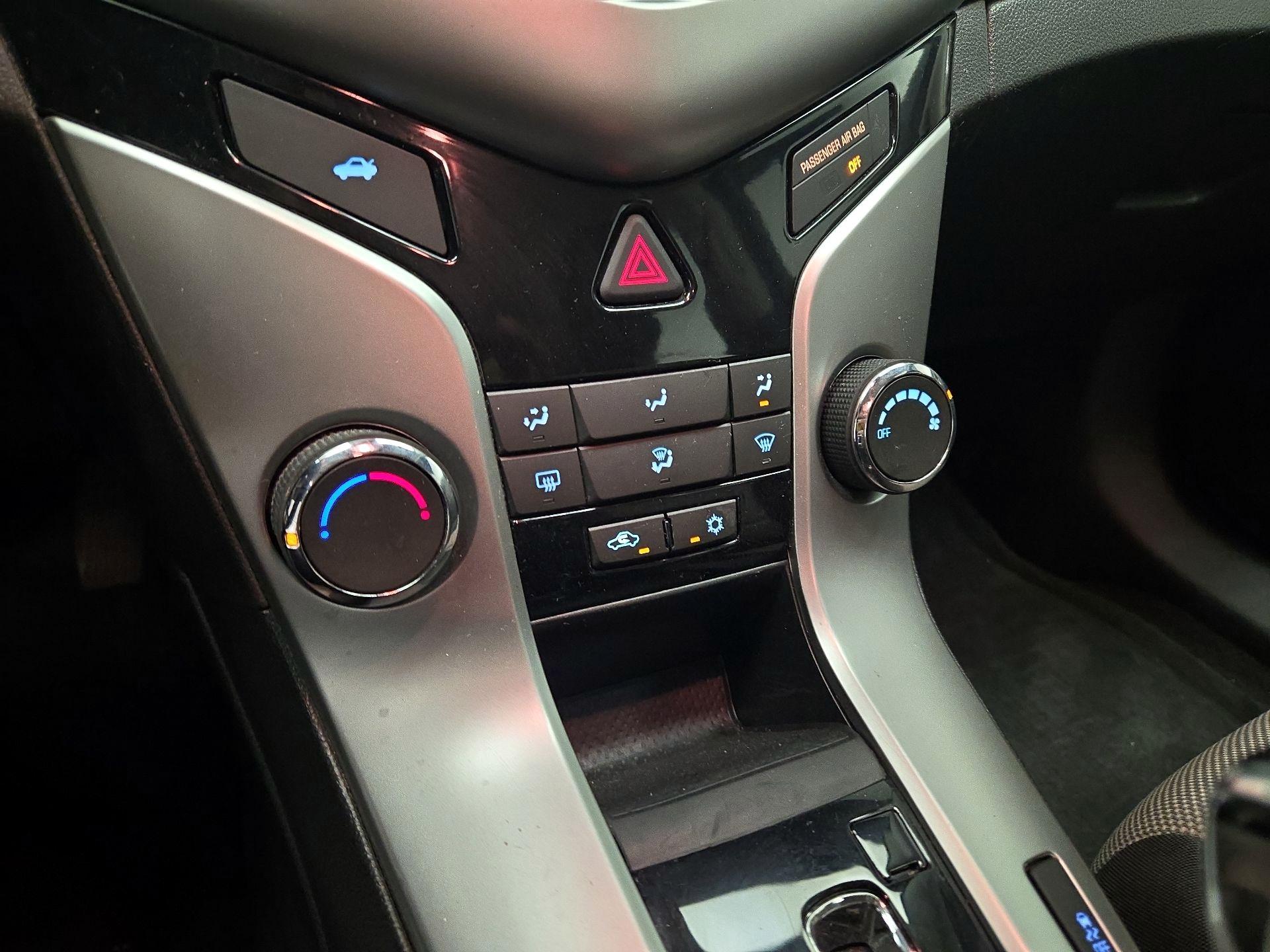 Thumbnail: 2015 Chevrolet Cruze - 15