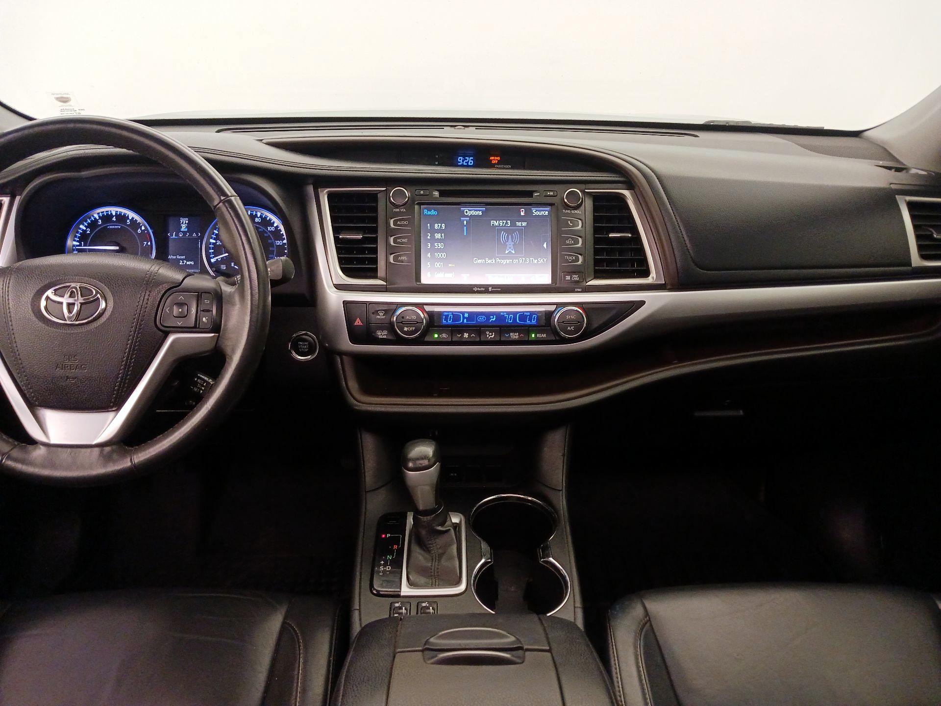 Thumbnail: 2015 Toyota Highlander - 9