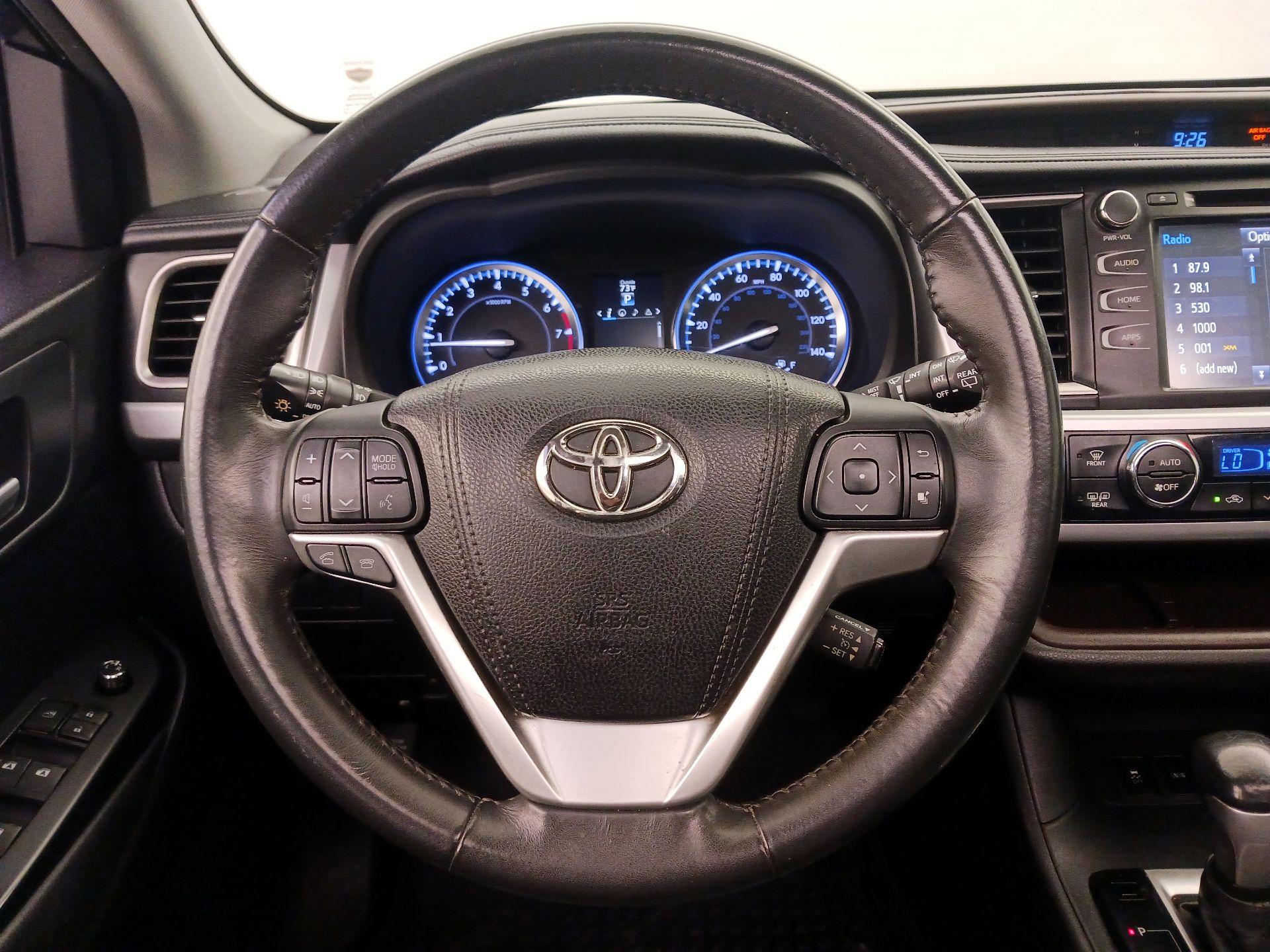 Thumbnail: 2015 Toyota Highlander - 10