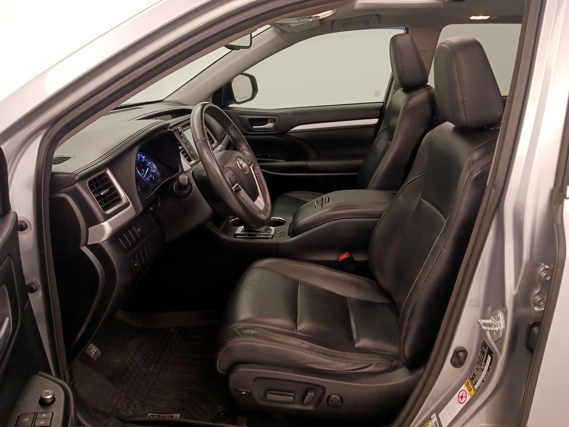 Thumbnail: 2015 Toyota Highlander - 11
