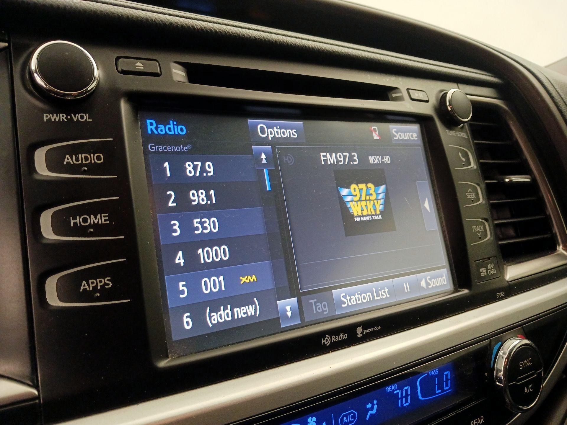 Thumbnail: 2015 Toyota Highlander - 15