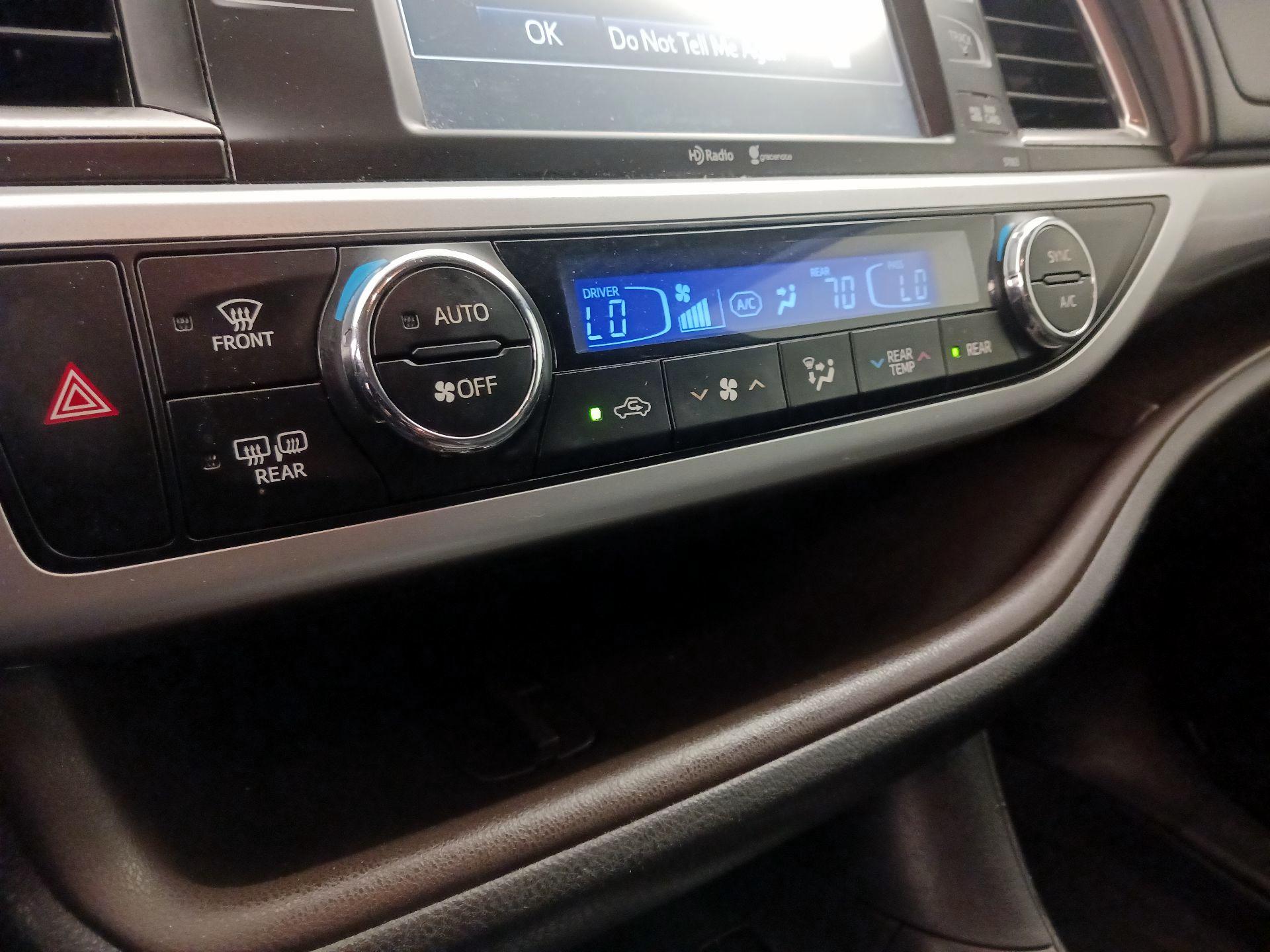 Thumbnail: 2015 Toyota Highlander - 16
