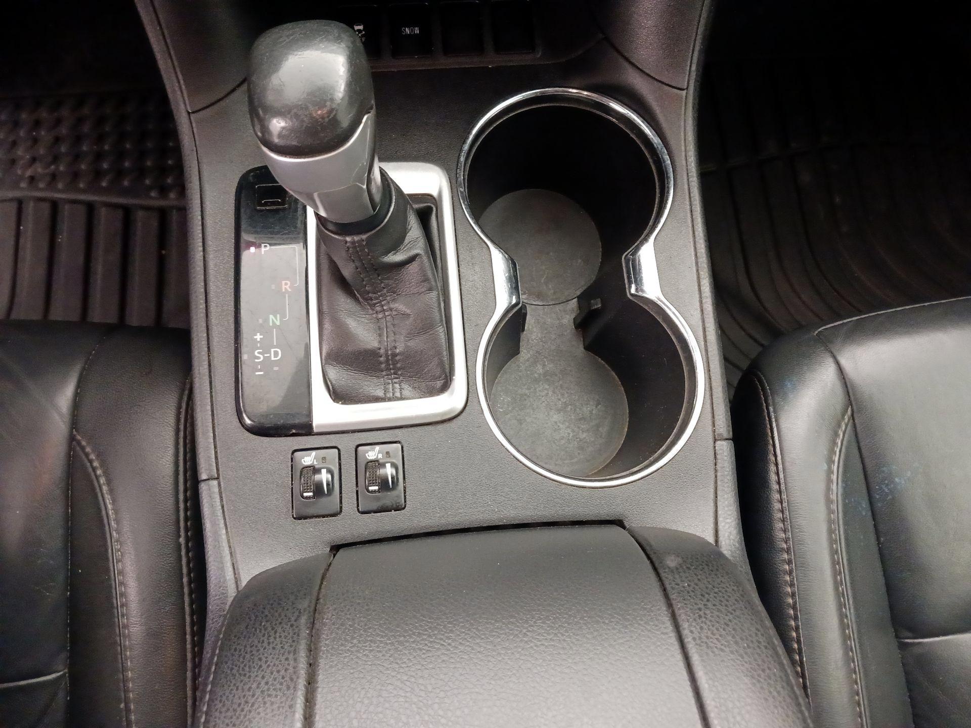 Thumbnail: 2015 Toyota Highlander - 17