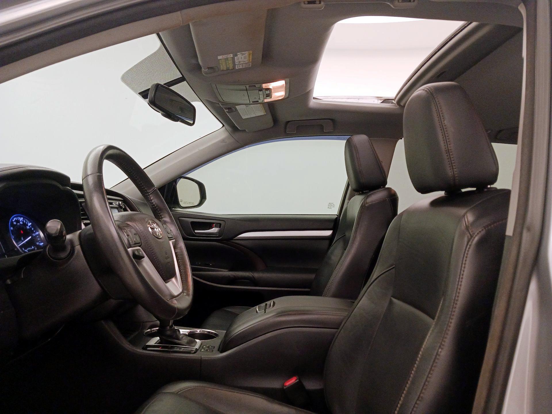 Thumbnail: 2015 Toyota Highlander - 19