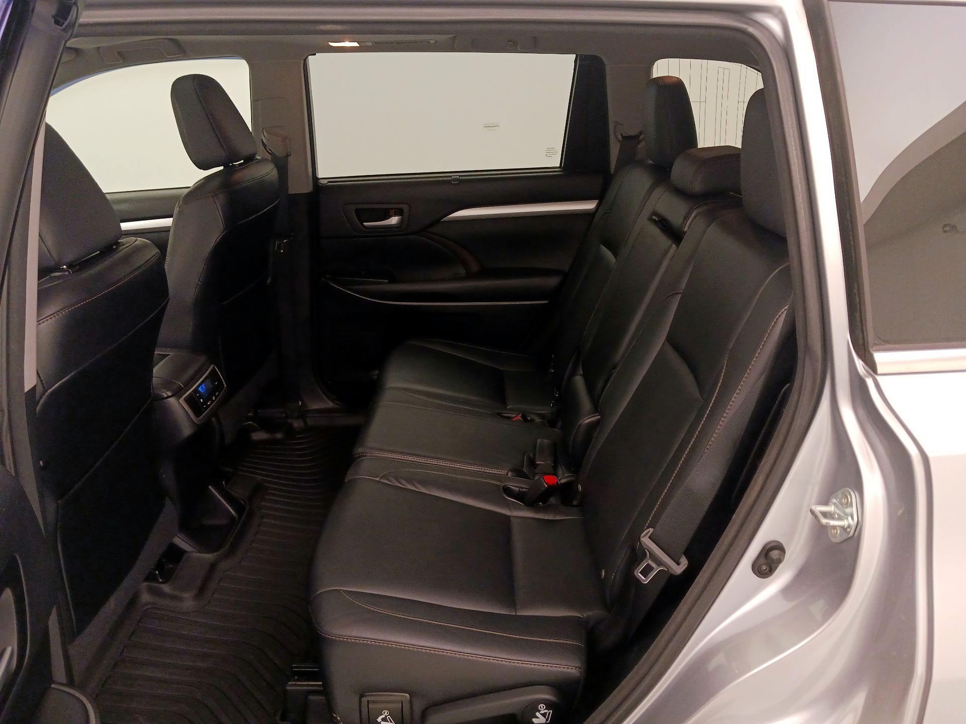 Thumbnail: 2015 Toyota Highlander - 20