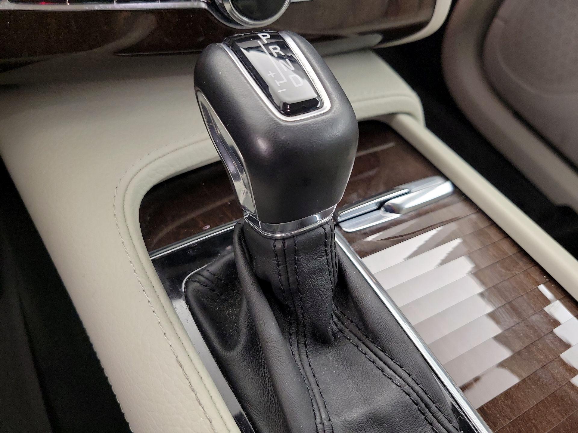 Thumbnail: 2016 Volvo XC90 - 18