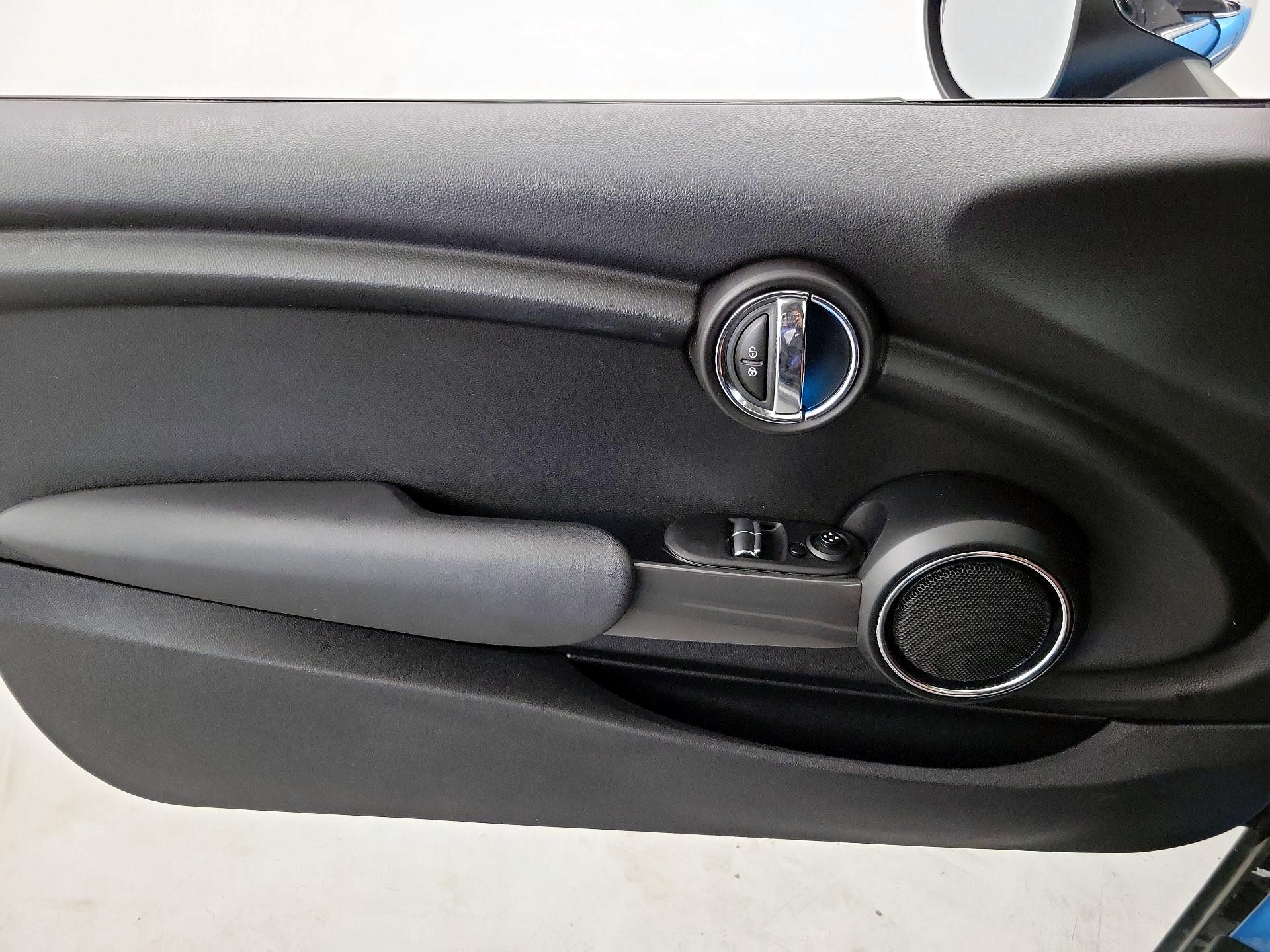 Thumbnail: 2015 MINI Cooper Hardtop - 12